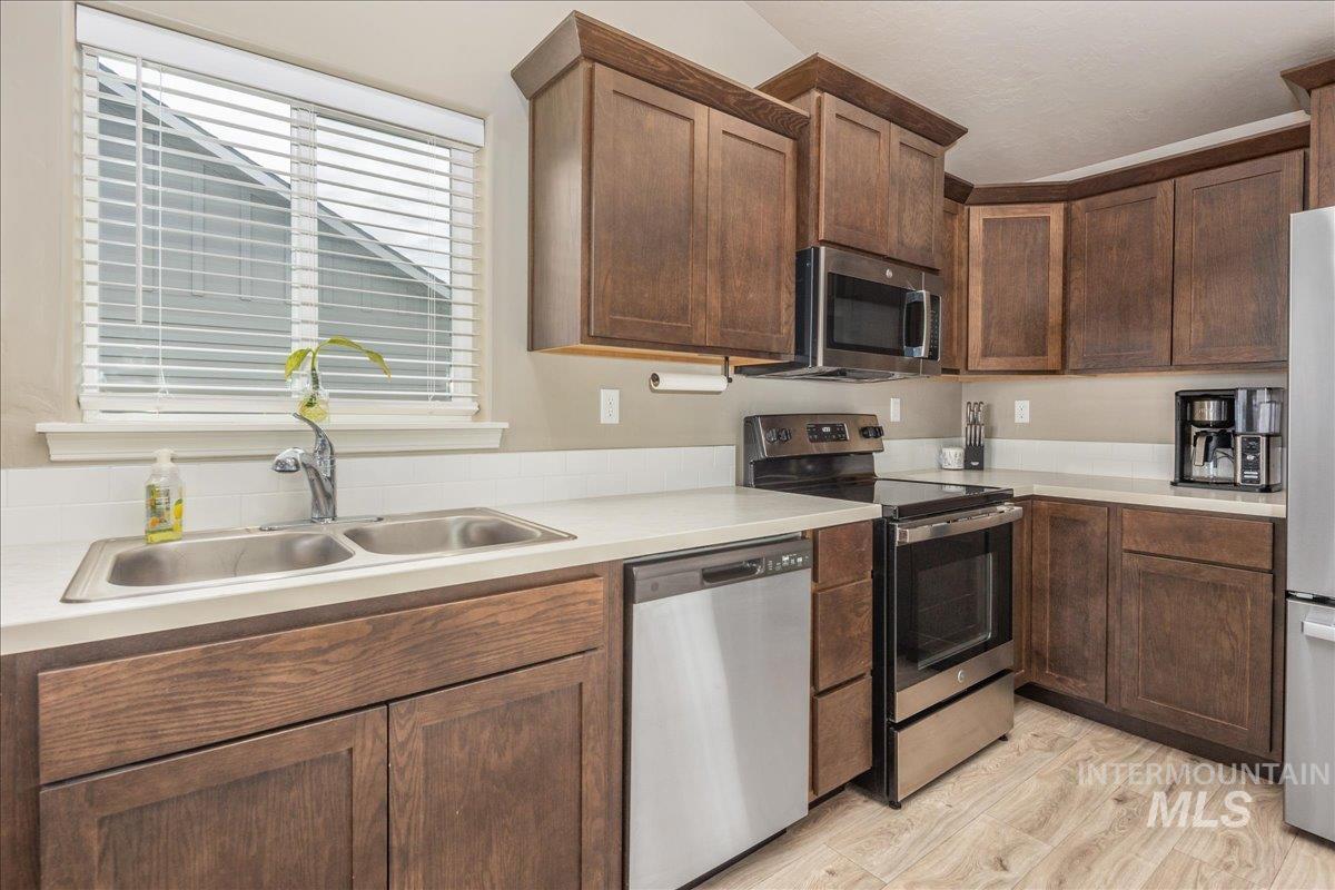 1512 White Fish Lake St, Caldwell, Idaho 83607, 3 Bedrooms, 2 Bathrooms, Residential For Sale, Price $355,000, 98976017