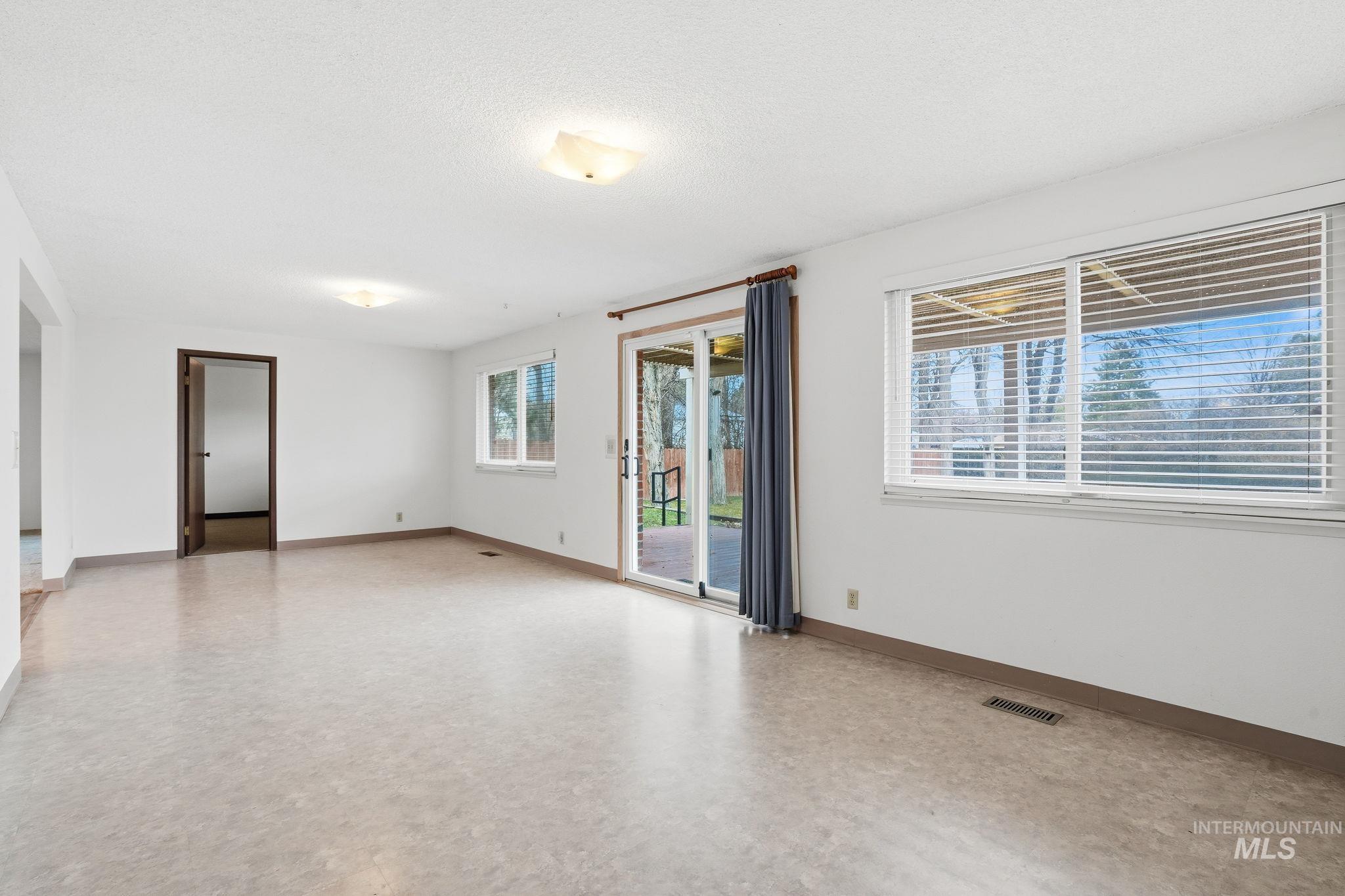 10860 W Mohawk, Boise, Idaho 83709, 4 Bedrooms, 2 Bathrooms, Residential For Sale, Price $600,000, 98976018