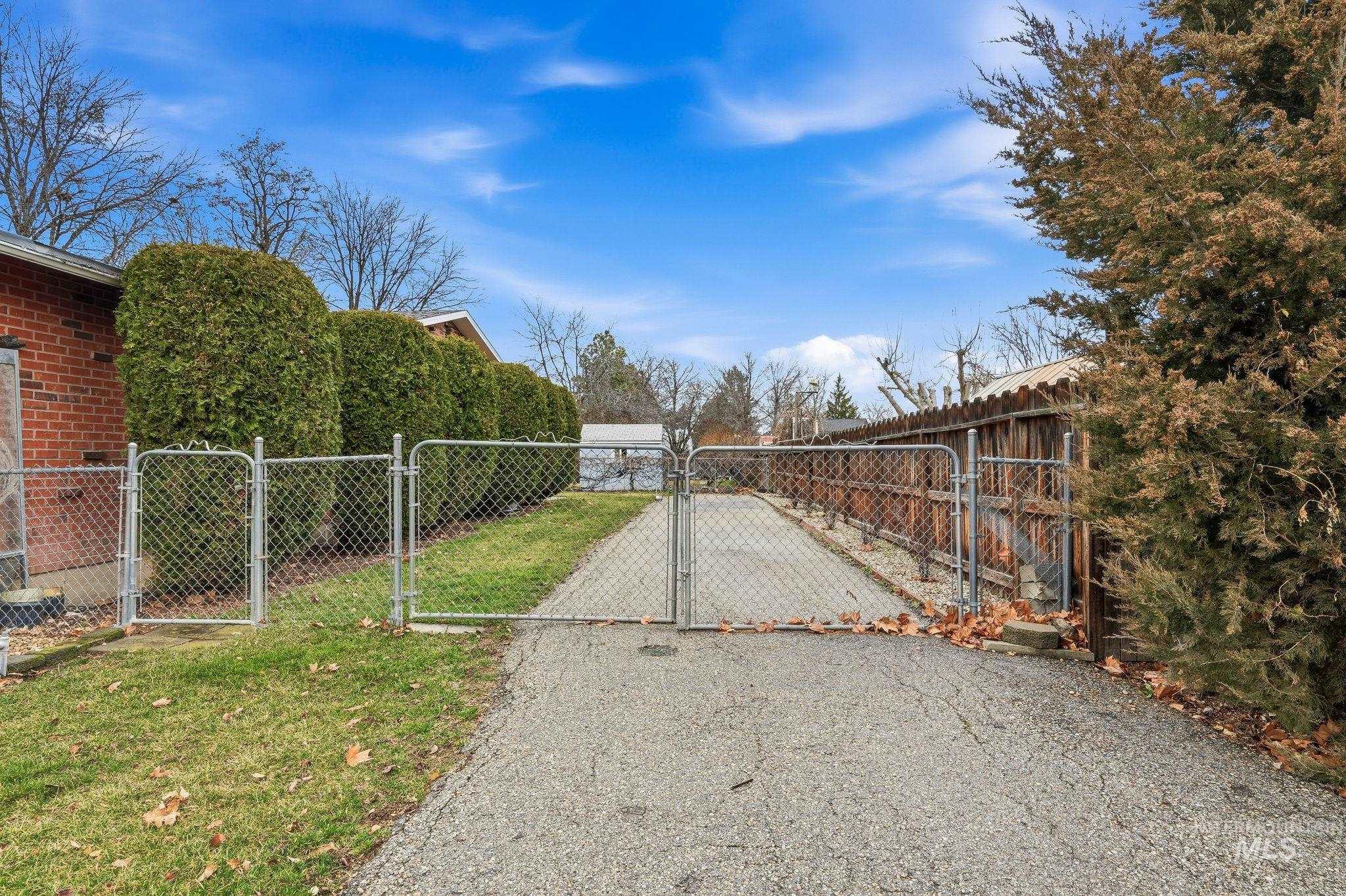 10860 W Mohawk, Boise, Idaho 83709, 4 Bedrooms, 2 Bathrooms, Residential For Sale, Price $600,000, 98976018