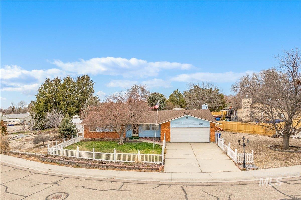 5757 S Omaha Pl, Boise, Idaho 83709, 3 Bedrooms, 2 Bathrooms, Residential For Sale, Price $425,000, 98976019