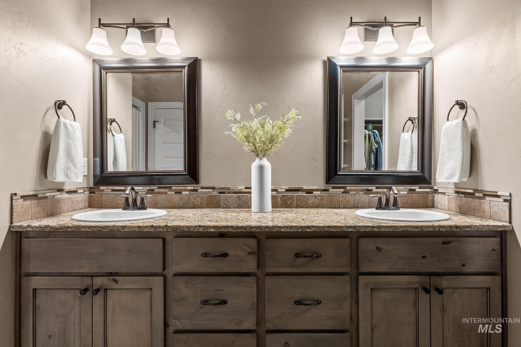 242 E Ryegate Dr, Meridian, Idaho 83646, 3 Bedrooms, 2 Bathrooms, Residential For Sale, Price $485,000, 98976021