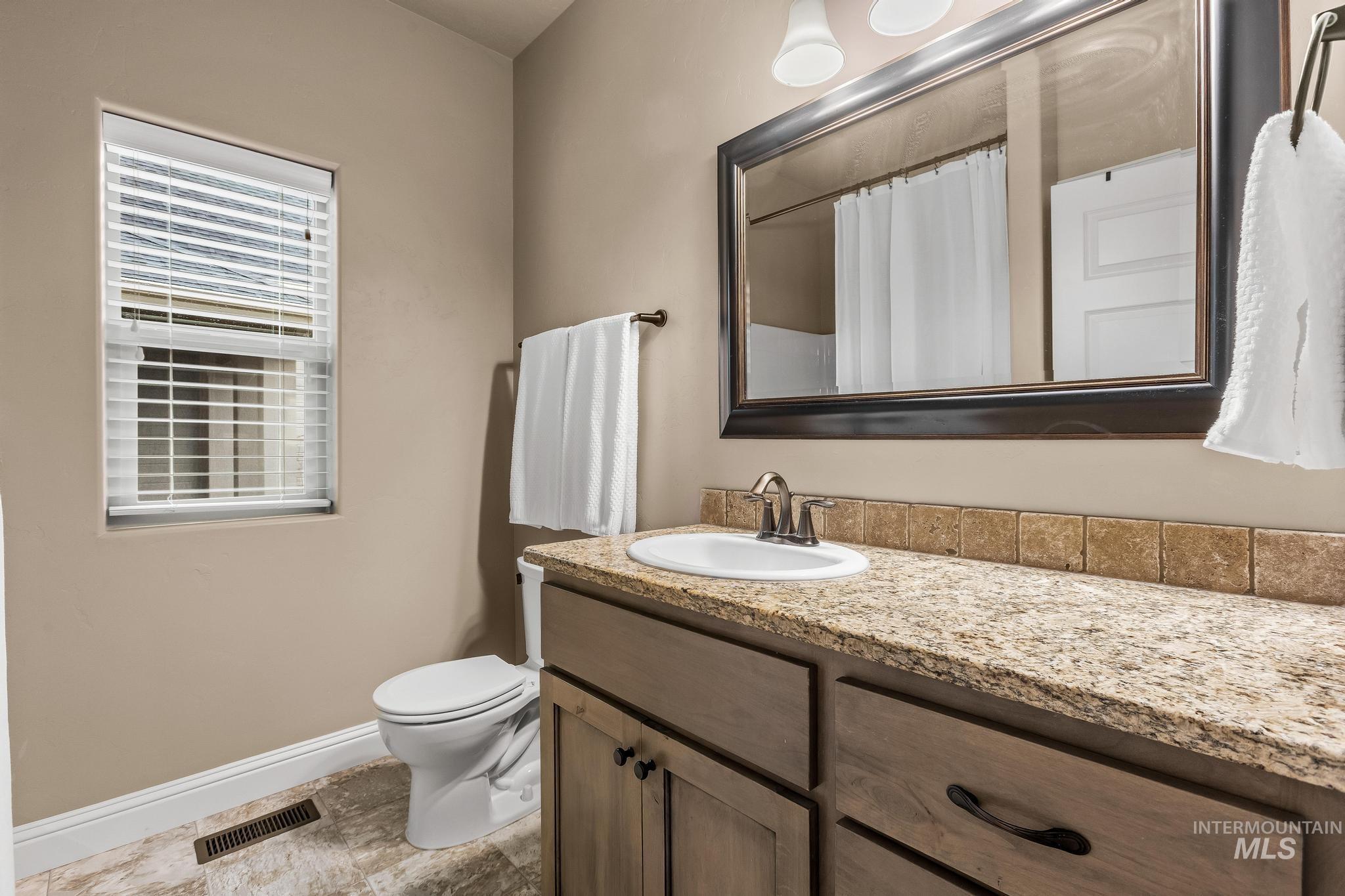 242 E Ryegate Dr, Meridian, Idaho 83646, 3 Bedrooms, 2 Bathrooms, Residential For Sale, Price $485,000, 98976021