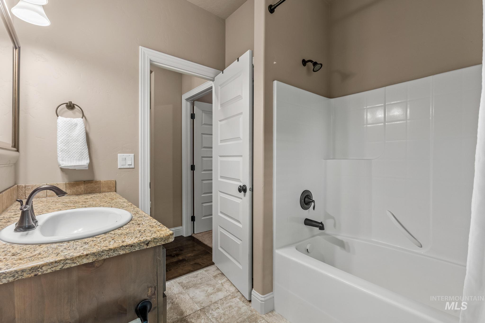 242 E Ryegate Dr, Meridian, Idaho 83646, 3 Bedrooms, 2 Bathrooms, Residential For Sale, Price $485,000, 98976021