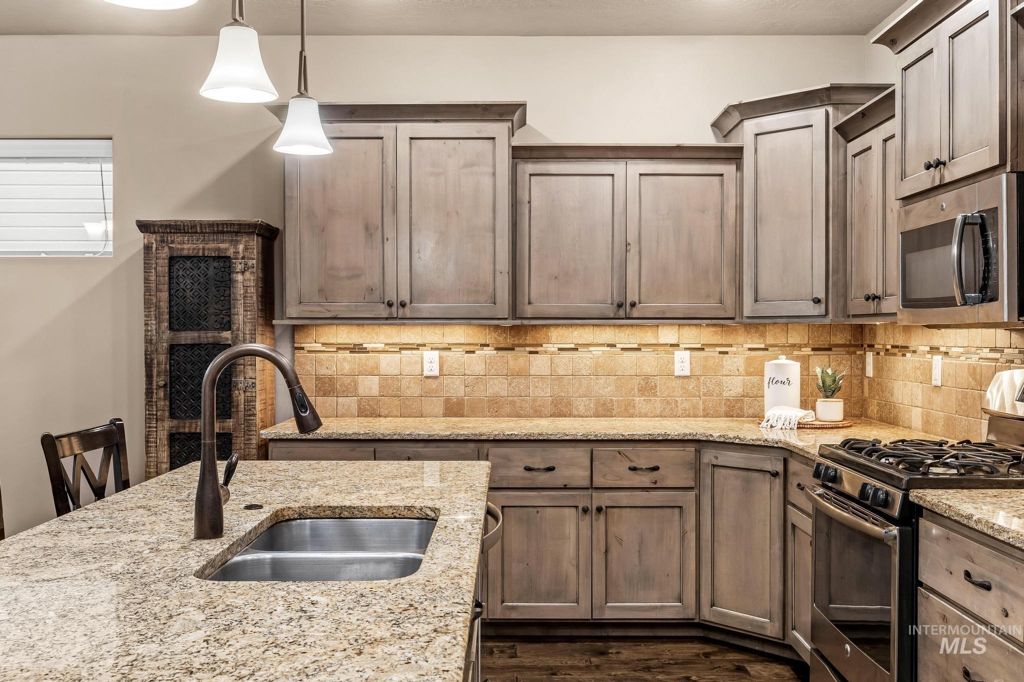 242 E Ryegate Dr, Meridian, Idaho 83646, 3 Bedrooms, 2 Bathrooms, Residential For Sale, Price $485,000, 98976021