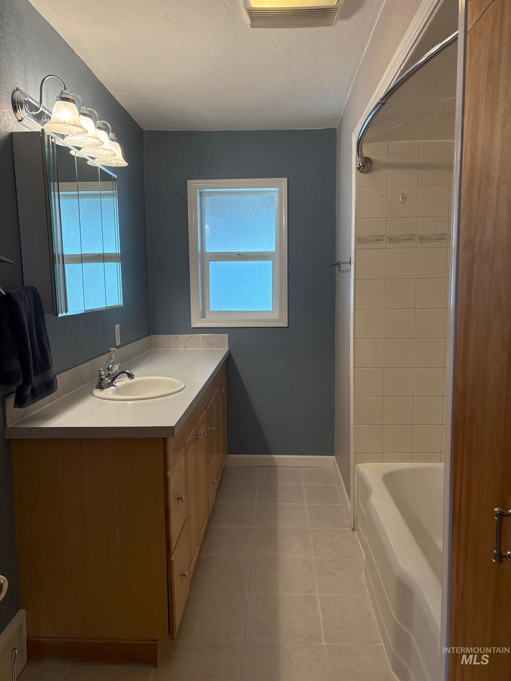 1302 4th Street, Clarkston, Washington 99403, 4 Bedrooms, 2 Bathrooms, Residential For Sale, Price $417,000, 98976023