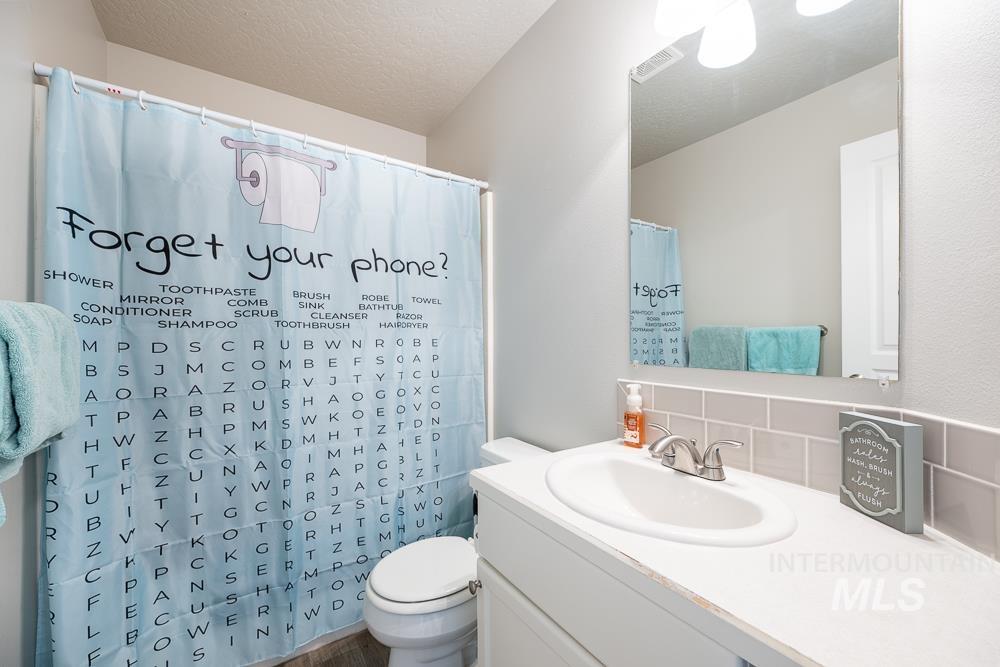 3340 S Malad Dr, Nampa, Idaho 83686, 3 Bedrooms, 2 Bathrooms, Residential For Sale, Price $360,000, 98976025