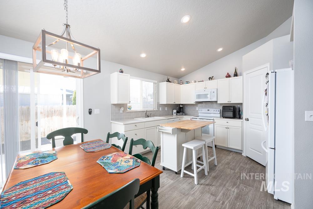 3340 S Malad Dr, Nampa, Idaho 83686, 3 Bedrooms, 2 Bathrooms, Residential For Sale, Price $360,000, 98976025