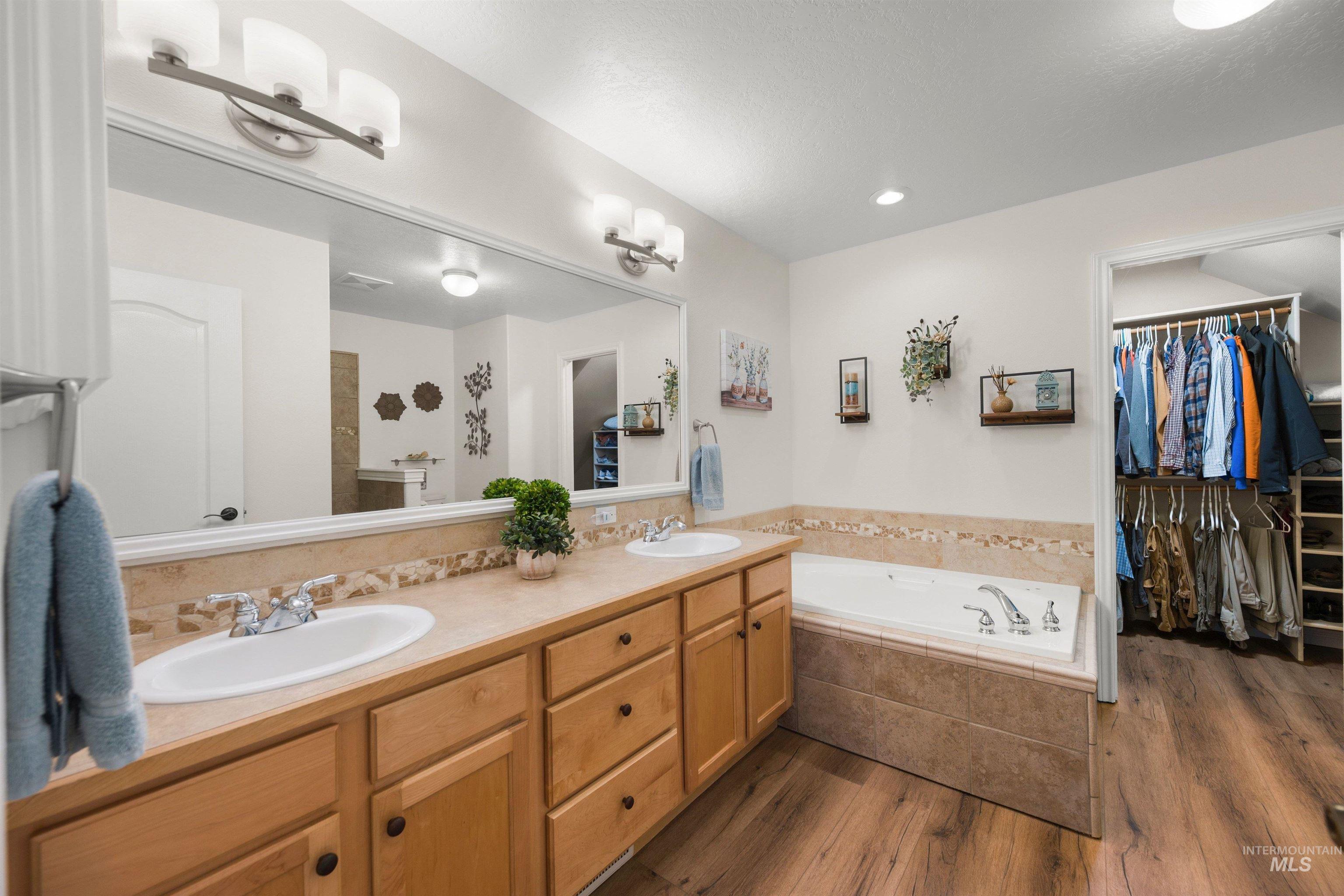 1971 W Puzzle Creek Drive, Meridian, Idaho 83646, 4 Bedrooms, 3 Bathrooms, Residential For Sale, Price $639,000, 98976026