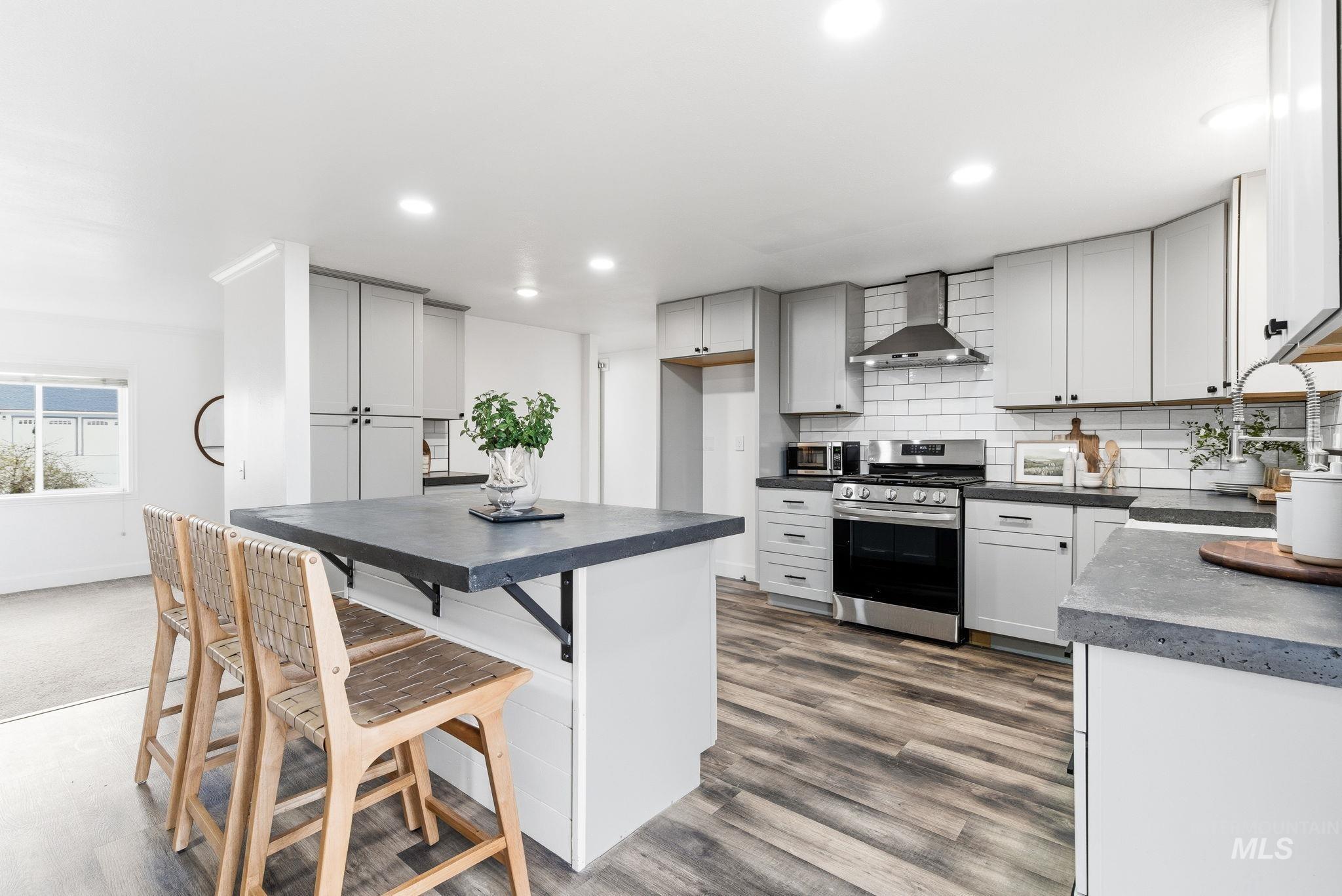 2723 Hillcrest Ln, Caldwell, Idaho 83605, 3 Bedrooms, 2 Bathrooms, Residential For Sale, Price $389,990, 98976029