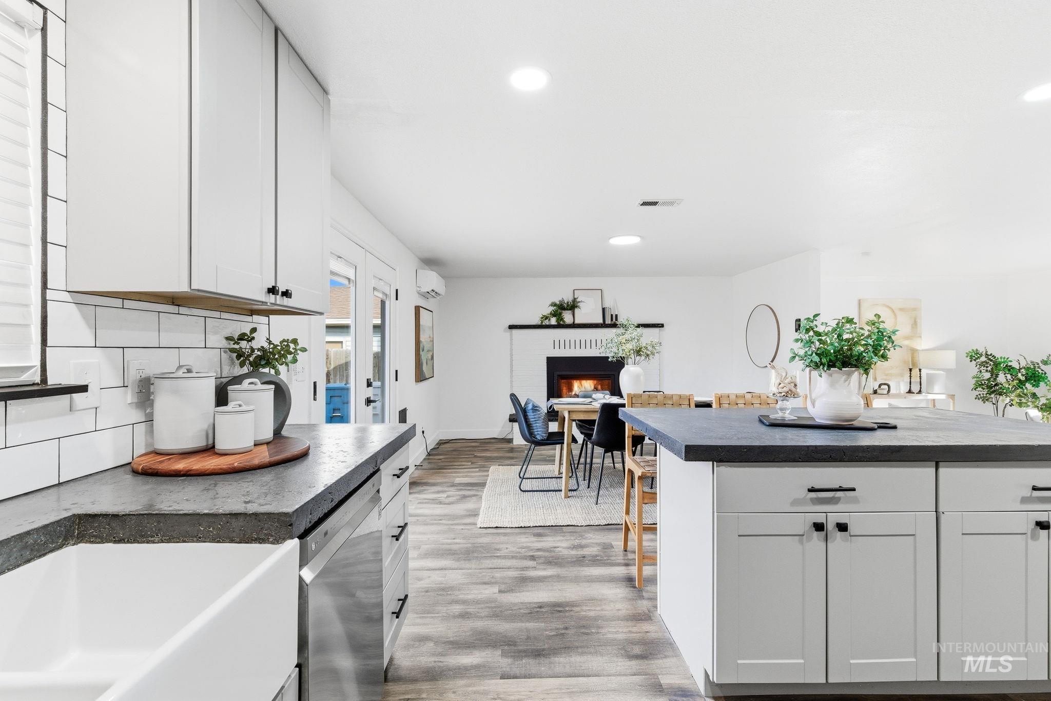 2723 Hillcrest Ln, Caldwell, Idaho 83605, 3 Bedrooms, 2 Bathrooms, Residential For Sale, Price $389,990, 98976029