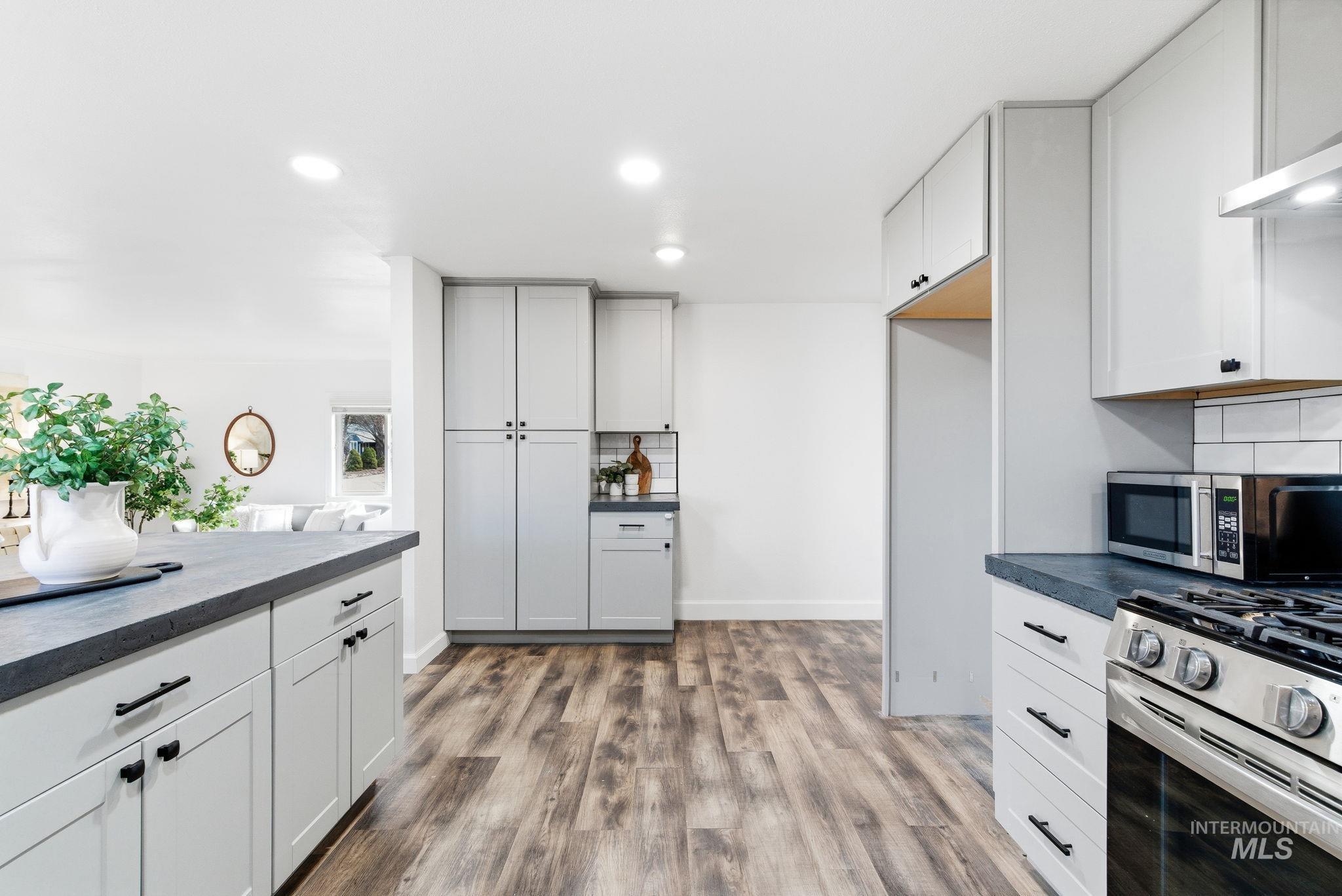 2723 Hillcrest Ln, Caldwell, Idaho 83605, 3 Bedrooms, 2 Bathrooms, Residential For Sale, Price $389,990, 98976029