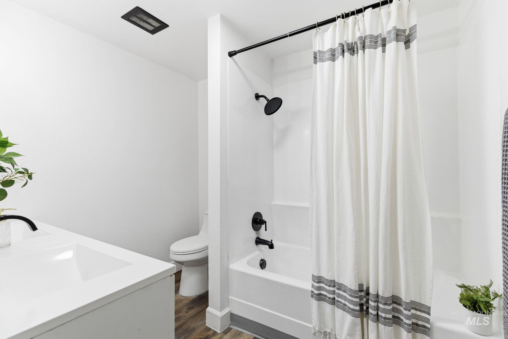 2723 Hillcrest Ln, Caldwell, Idaho 83605, 3 Bedrooms, 2 Bathrooms, Residential For Sale, Price $389,990, 98976029