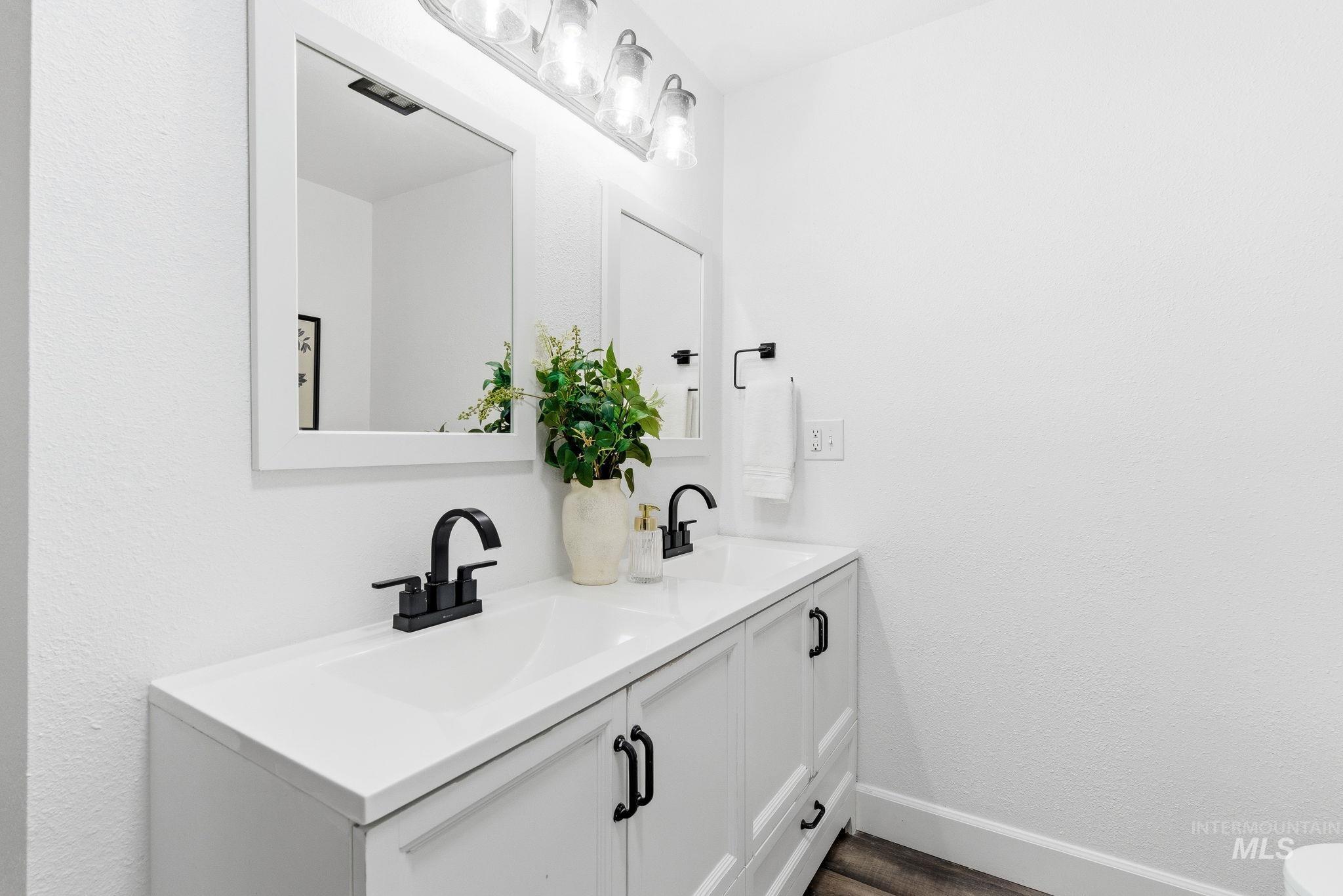 2723 Hillcrest Ln, Caldwell, Idaho 83605, 3 Bedrooms, 2 Bathrooms, Residential For Sale, Price $389,990, 98976029