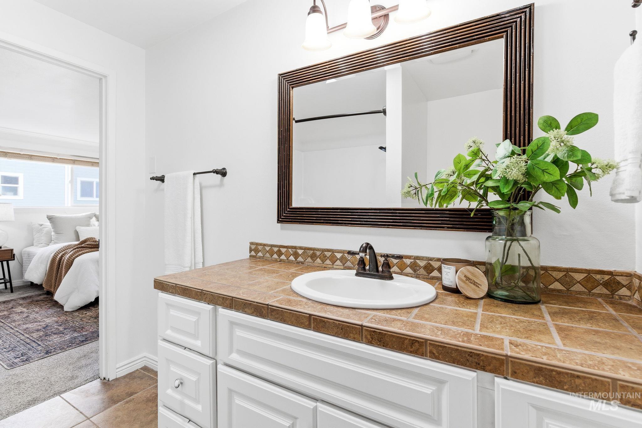 2723 Hillcrest Ln, Caldwell, Idaho 83605, 3 Bedrooms, 2 Bathrooms, Residential For Sale, Price $389,990, 98976029