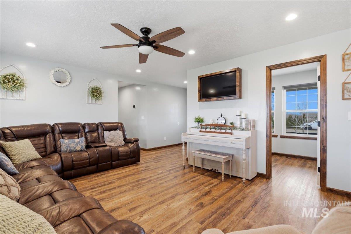 26453 Ustick Rd, Wilder, Idaho 83676, 3 Bedrooms, 2.5 Bathrooms, Residential For Sale, Price $599,000,MLS 98976034