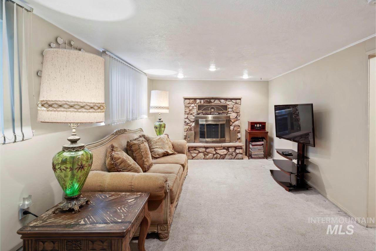 8725 W Shellie Lane, Boise, Idaho 83704, 4 Bedrooms, 2 Bathrooms, Residential For Sale, Price $400,000, 98976035