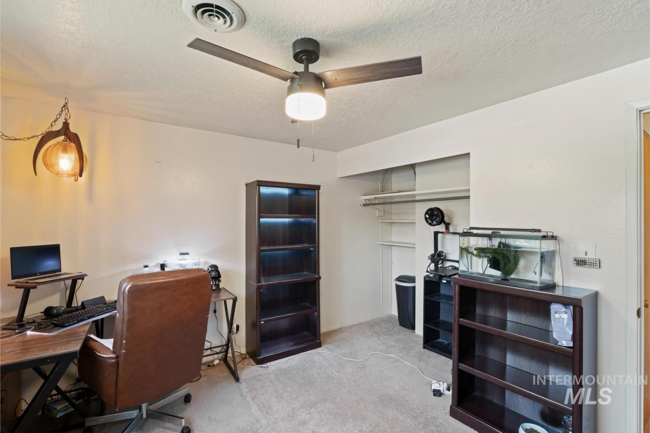 8725 W Shellie Lane, Boise, Idaho 83704, 4 Bedrooms, 2 Bathrooms, Residential For Sale, Price $400,000, 98976035