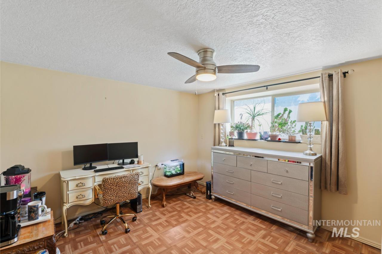 8725 W Shellie Lane, Boise, Idaho 83704, 4 Bedrooms, 2 Bathrooms, Residential For Sale, Price $400,000, 98976035