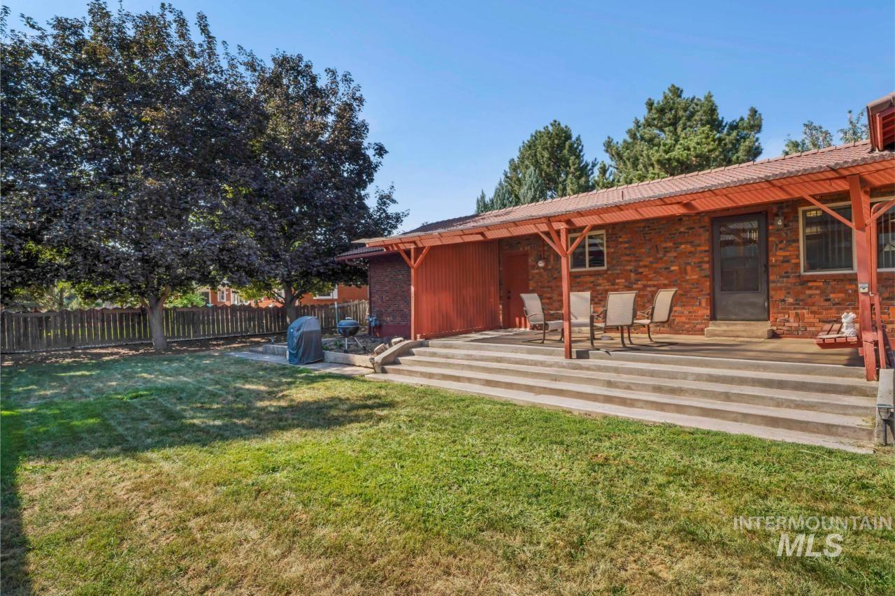 8725 W Shellie Lane, Boise, Idaho 83704, 4 Bedrooms, 2 Bathrooms, Residential For Sale, Price $400,000, 98976035