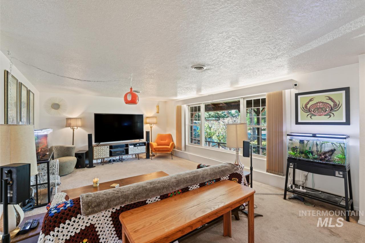 8725 W Shellie Lane, Boise, Idaho 83704, 4 Bedrooms, 2 Bathrooms, Residential For Sale, Price $400,000, 98976035