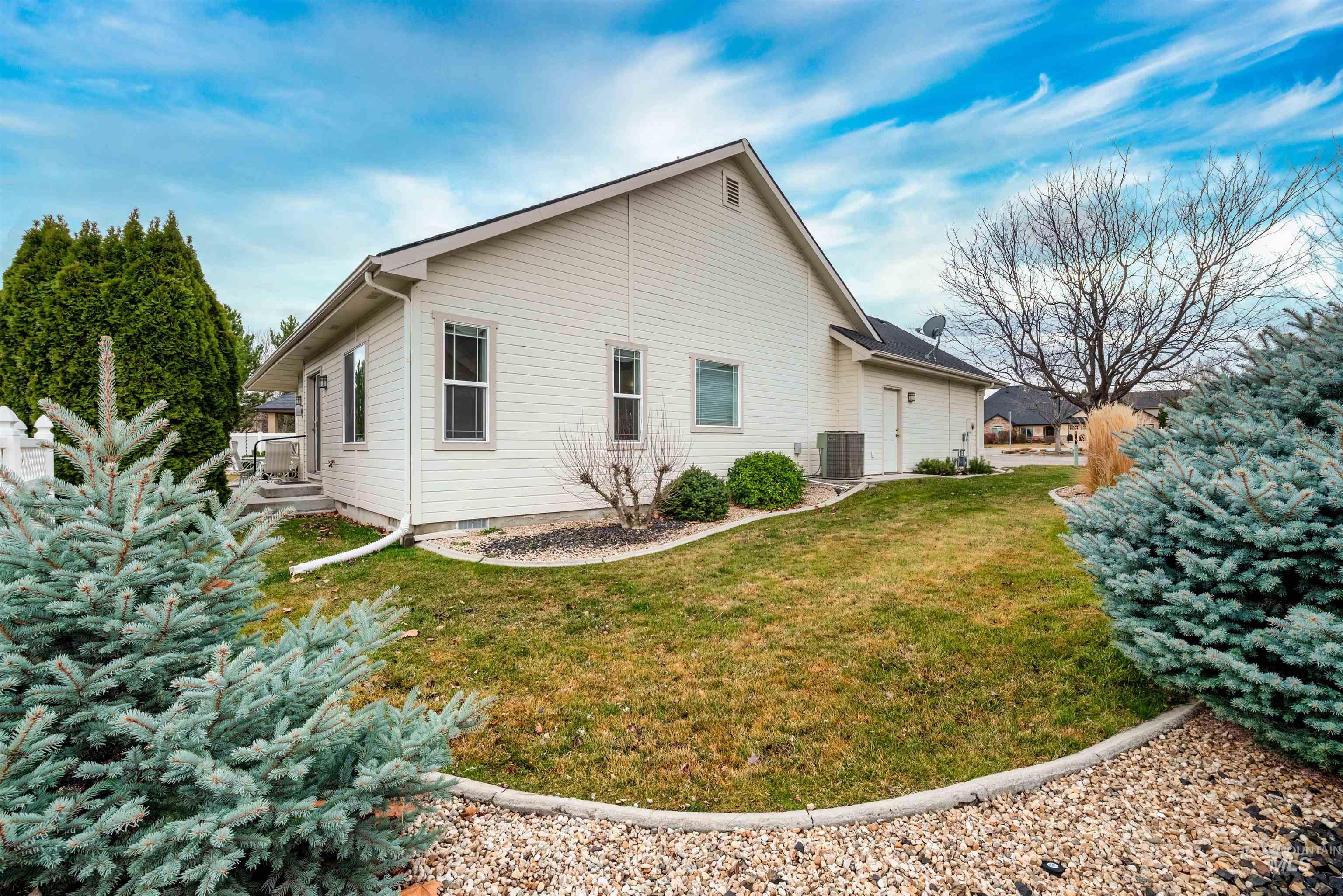 3620 E Sunrise Rim Ct, Nampa, Idaho 83686, 3 Bedrooms, 2 Bathrooms, Residential For Sale, Price $409,900, 98976038