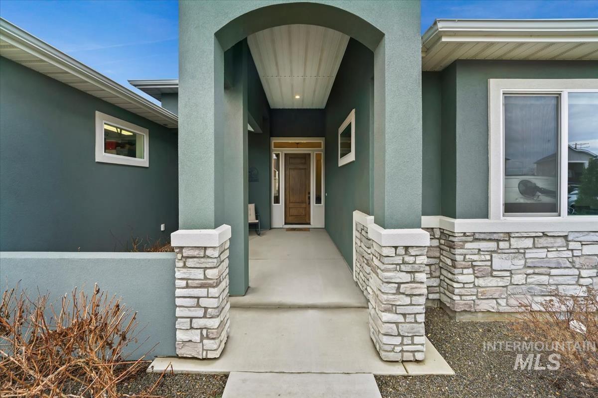 8921 E Lavender Dr, Nampa, Idaho 83687, 3 Bedrooms, 2.5 Bathrooms, Residential For Sale, Price $735,000, 98976039