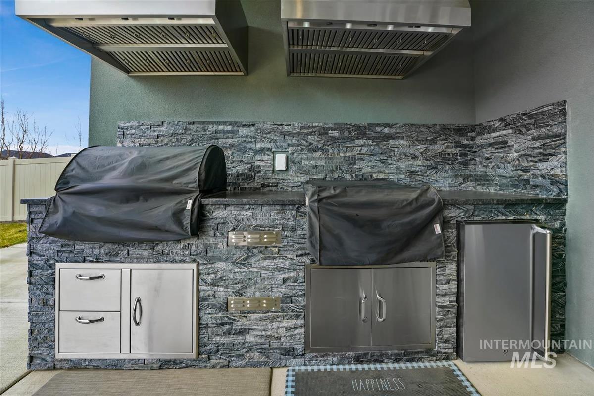 8921 E Lavender Dr, Nampa, Idaho 83687, 3 Bedrooms, 2.5 Bathrooms, Residential For Sale, Price $735,000, 98976039