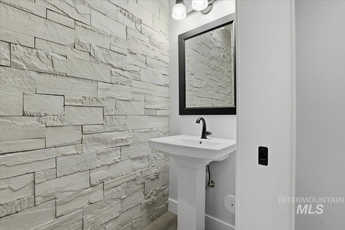 3353 S Old Hickory Way, Boise, Idaho 83716, 3 Bedrooms, 2.5 Bathrooms, Residential For Sale, Price $719,900, 98976040