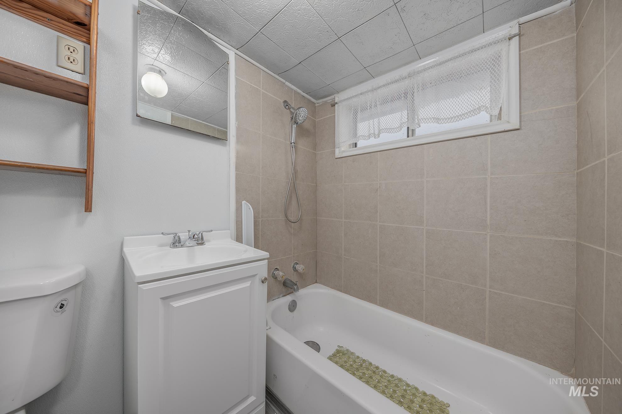 1569 NW 9th St, Ontario, Oregon 97914, 2 Bedrooms, 1 Bathroom, Residential For Sale, Price $225,000, 98976041