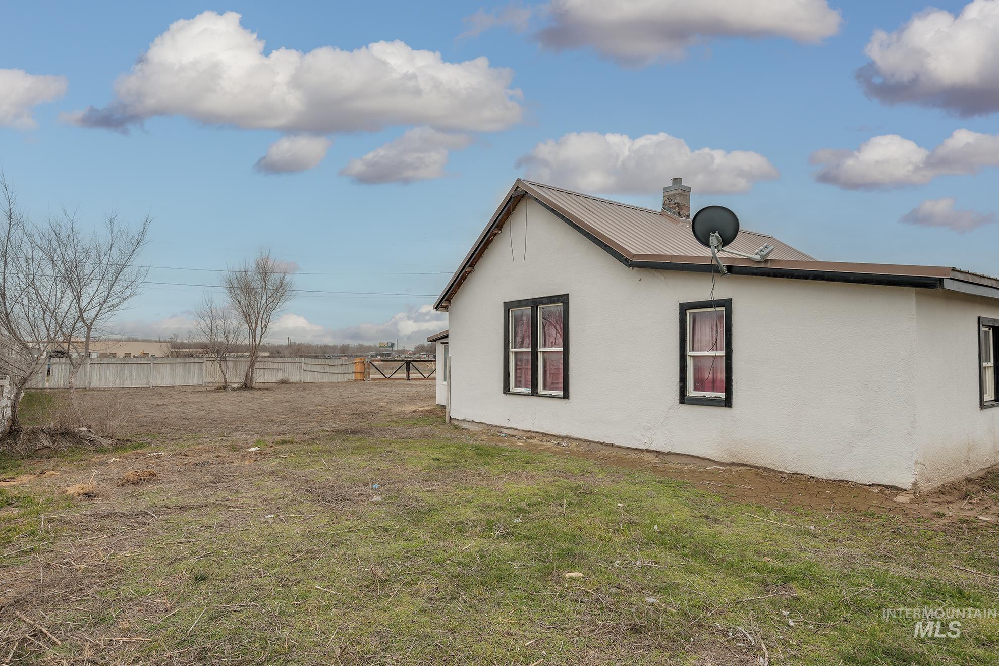 1569 NW 9th St, Ontario, Oregon 97914, 2 Bedrooms, 1 Bathroom, Residential For Sale, Price $225,000, 98976041