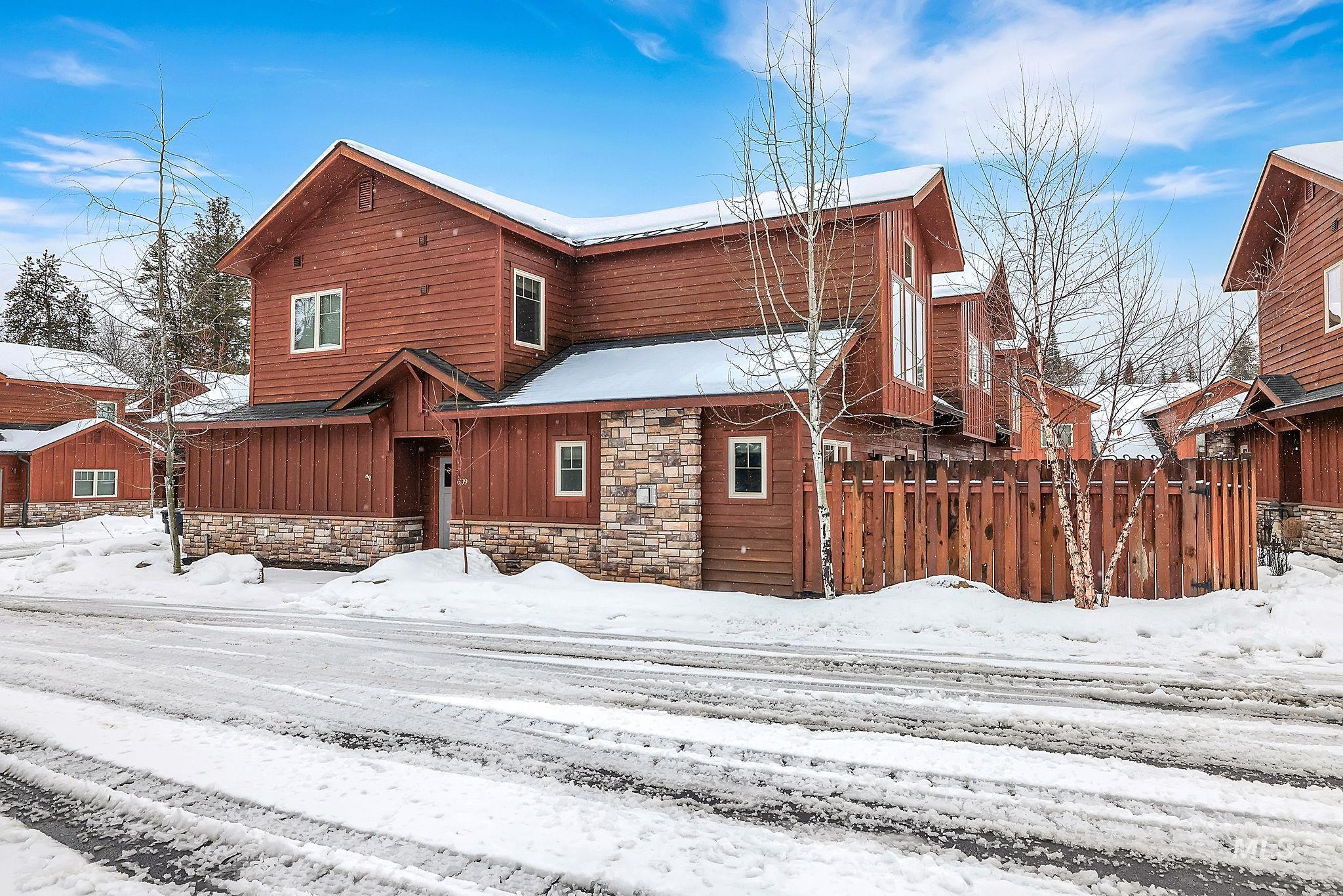 609 Blue Water Circle, McCall, Idaho 83638, 3 Bedrooms, 2.5 Bathrooms, Residential For Sale, Price $800,000,MLS 98976042