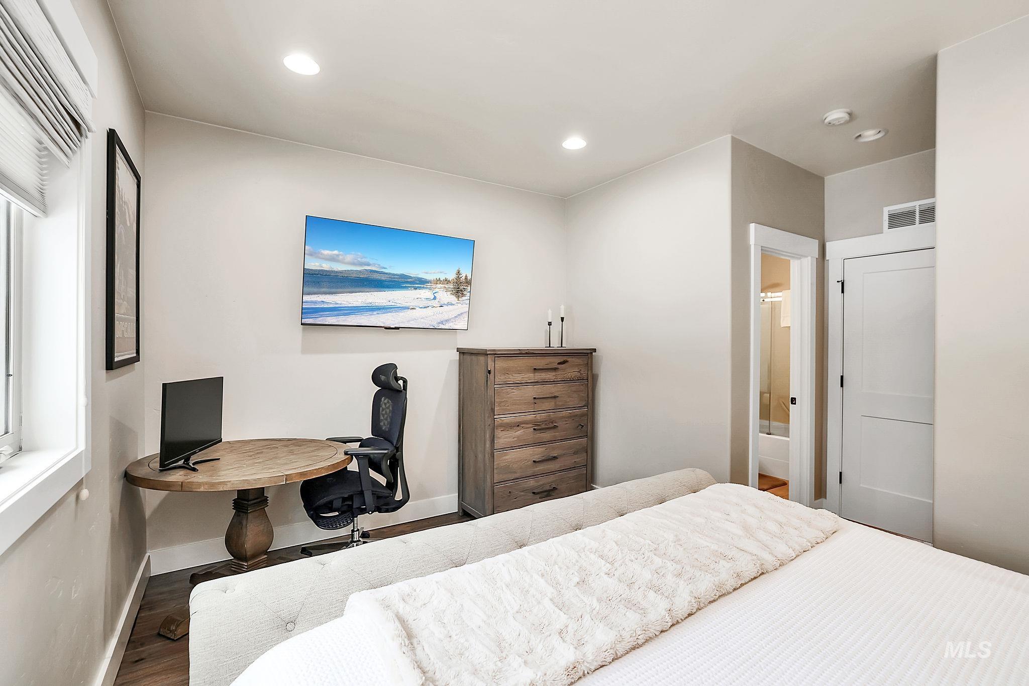 609 Blue Water Circle, McCall, Idaho 83638, 3 Bedrooms, 2.5 Bathrooms, Residential For Sale, Price $825,000, 98976042