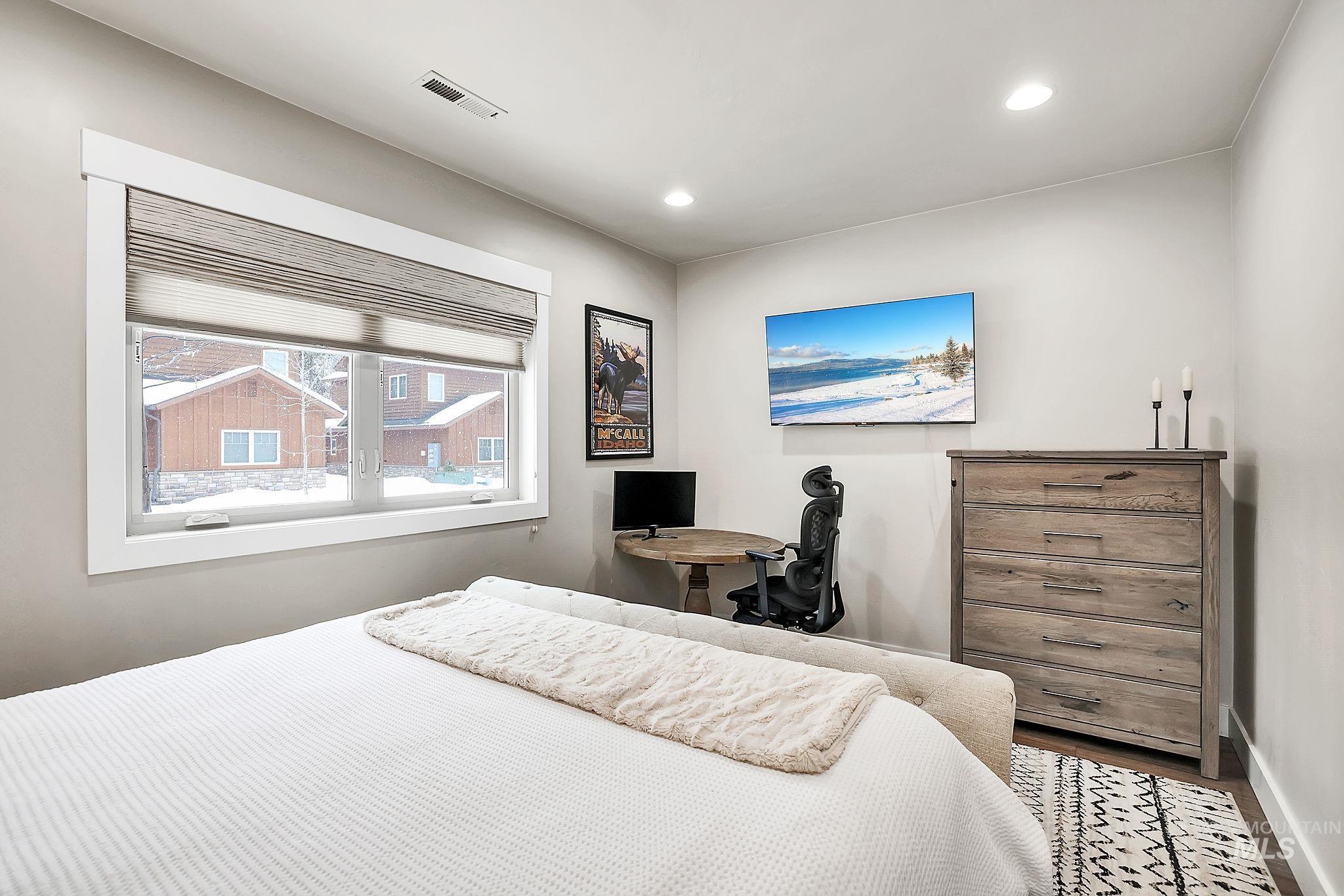 609 Blue Water Circle, McCall, Idaho 83638, 3 Bedrooms, 2.5 Bathrooms, Residential For Sale, Price $779,000, 98976042
