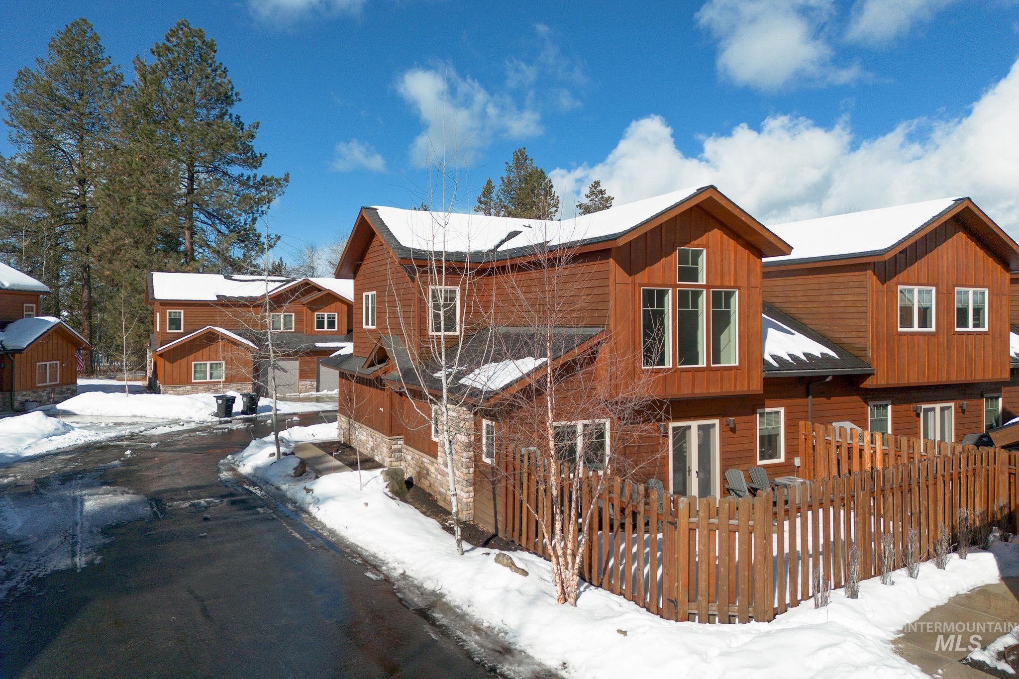 609 Blue Water Circle, McCall, Idaho 83638, 3 Bedrooms, 2.5 Bathrooms, Residential For Sale, Price $825,000, 98976042