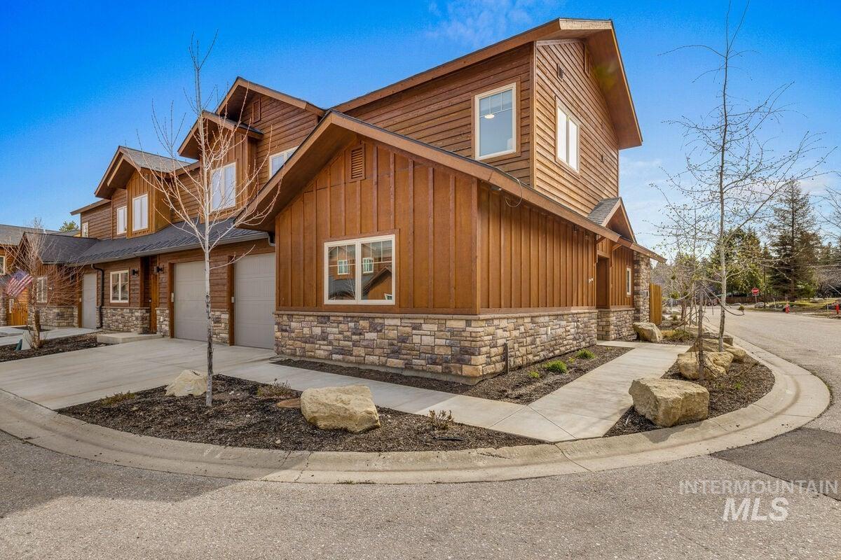 609 Blue Water Circle, McCall, Idaho 83638, 3 Bedrooms, 2.5 Bathrooms, Residential For Sale, Price $825,000, 98976042