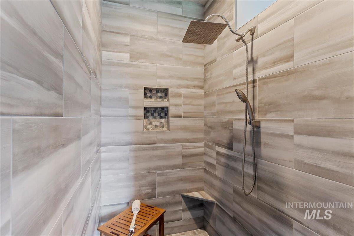 15465 Syrah Ct, Caldwell, Idaho 83607, 3 Bedrooms, 3.5 Bathrooms, Residential For Sale, Price $1,128,000,MLS 98976045