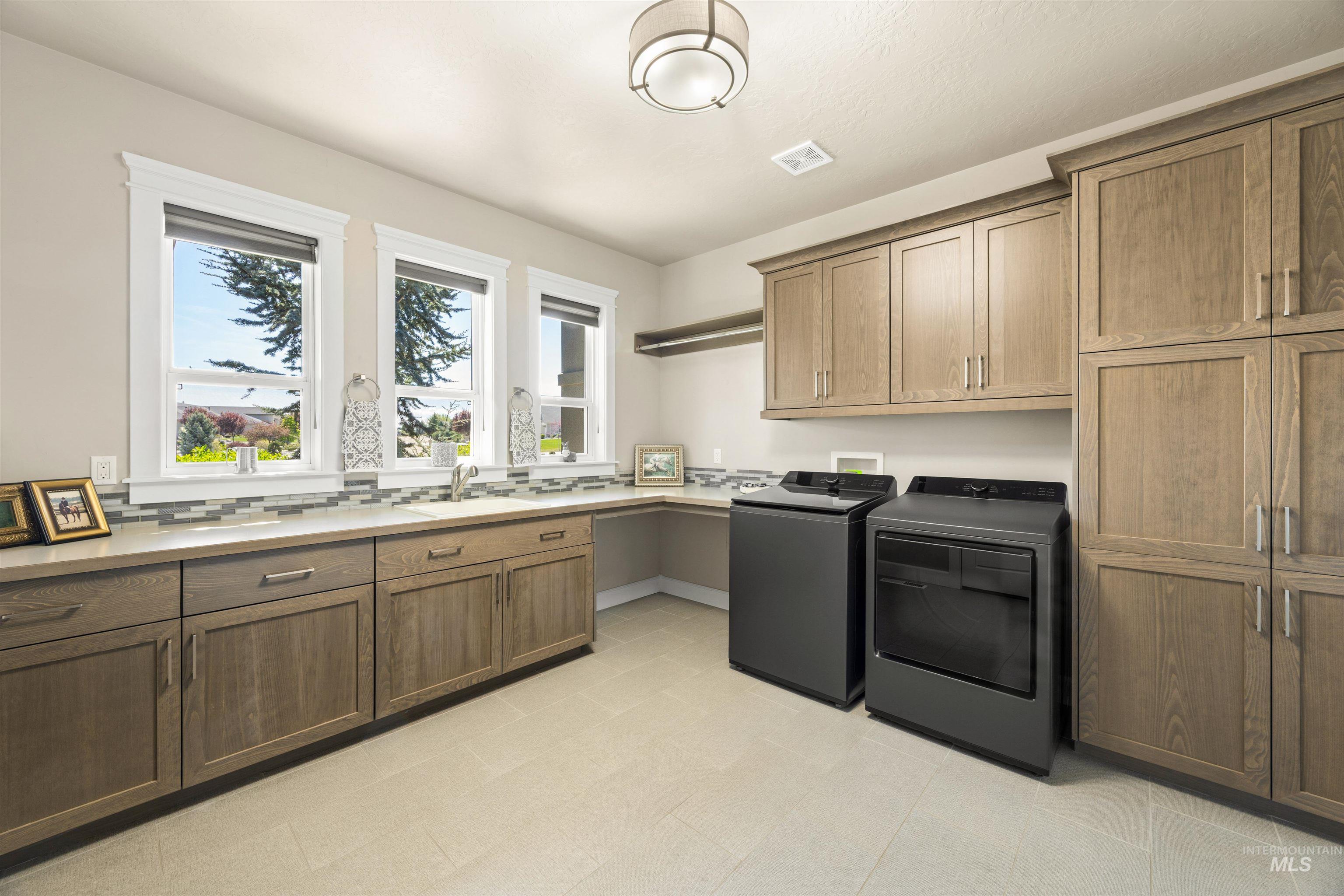 15465 Syrah Ct, Caldwell, Idaho 83607, 3 Bedrooms, 3.5 Bathrooms, Residential For Sale, Price $1,128,000,MLS 98976045