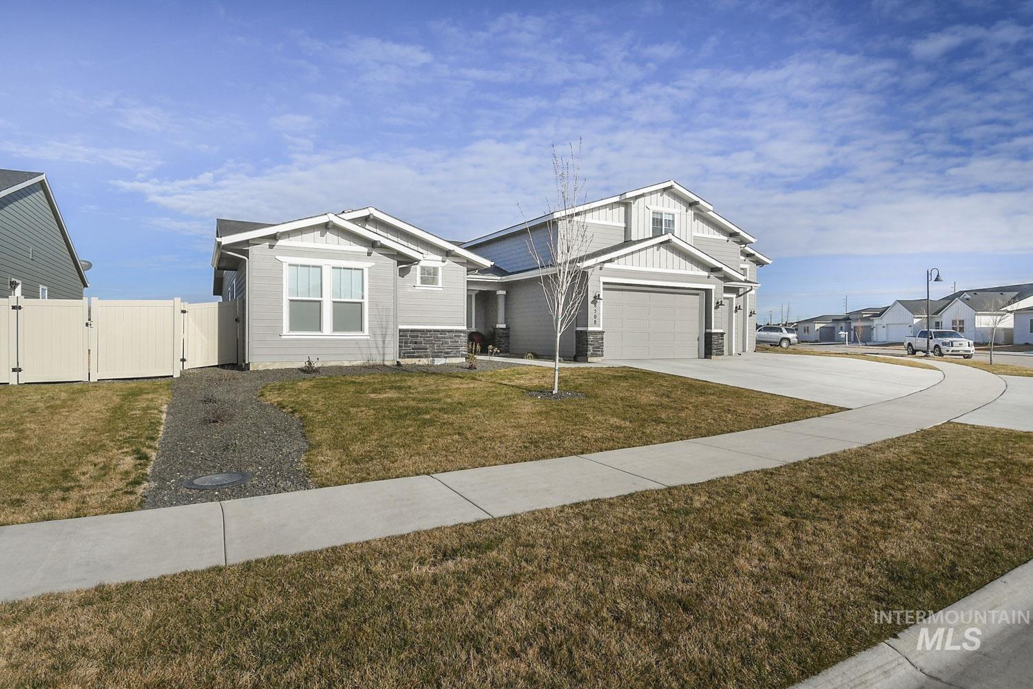 8508 W Pond Pine St, Star, Idaho 83669, 3 Bedrooms, 3.5 Bathrooms, Residential For Sale, Price $895,900, 98976046