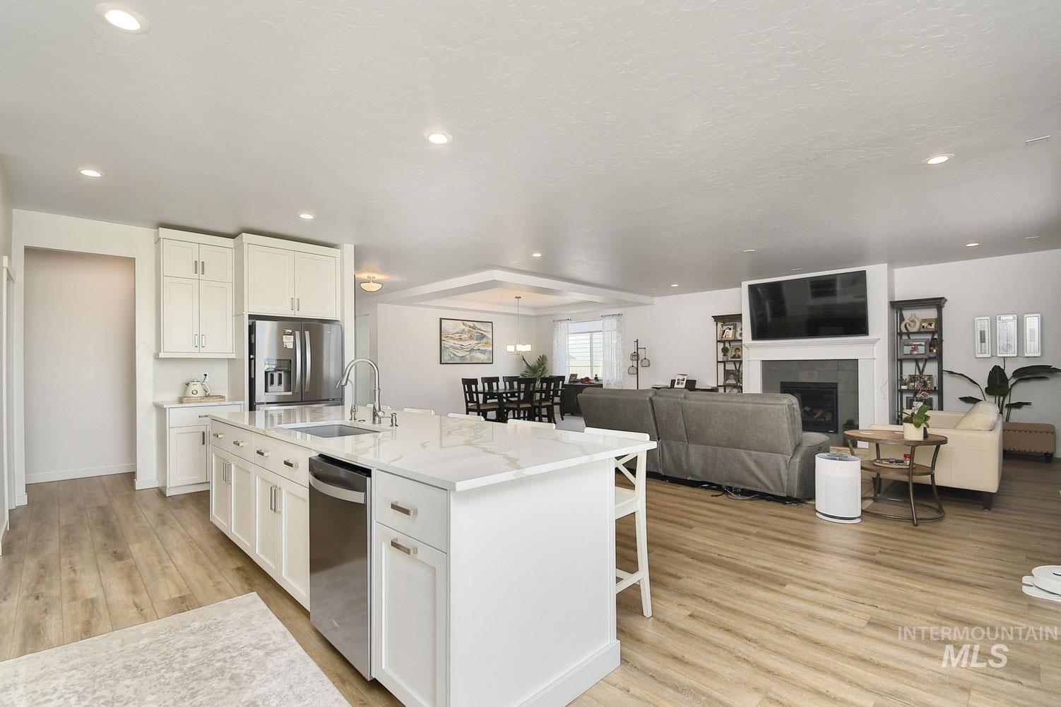 8508 W Pond Pine St, Star, Idaho 83669, 3 Bedrooms, 3.5 Bathrooms, Residential For Sale, Price $895,900, 98976046