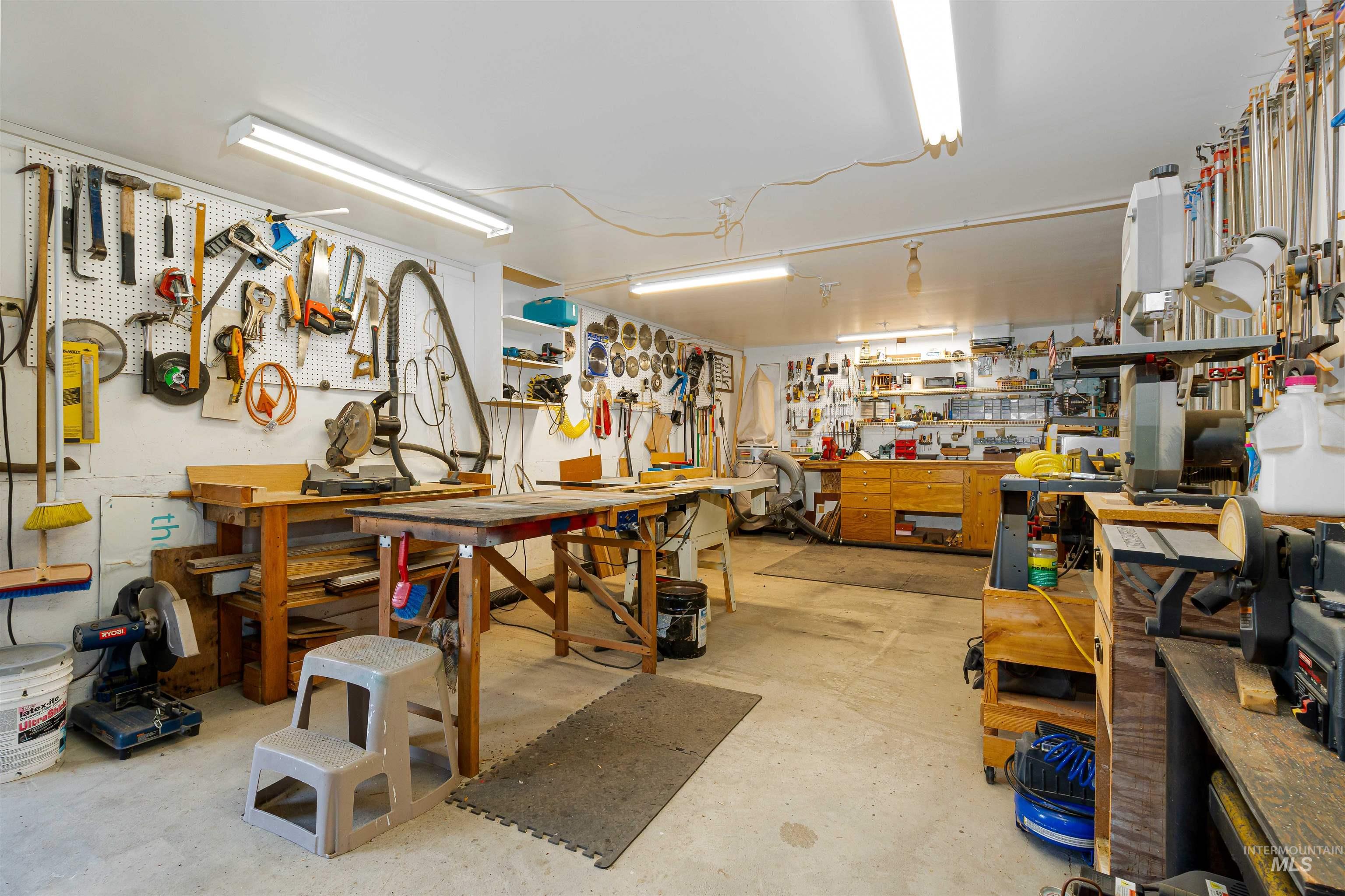 1928 Powers Ave, Lewiston, Idaho 83501-0000, 3 Bedrooms, 2 Bathrooms, Residential For Sale, Price $384,900, 98976056