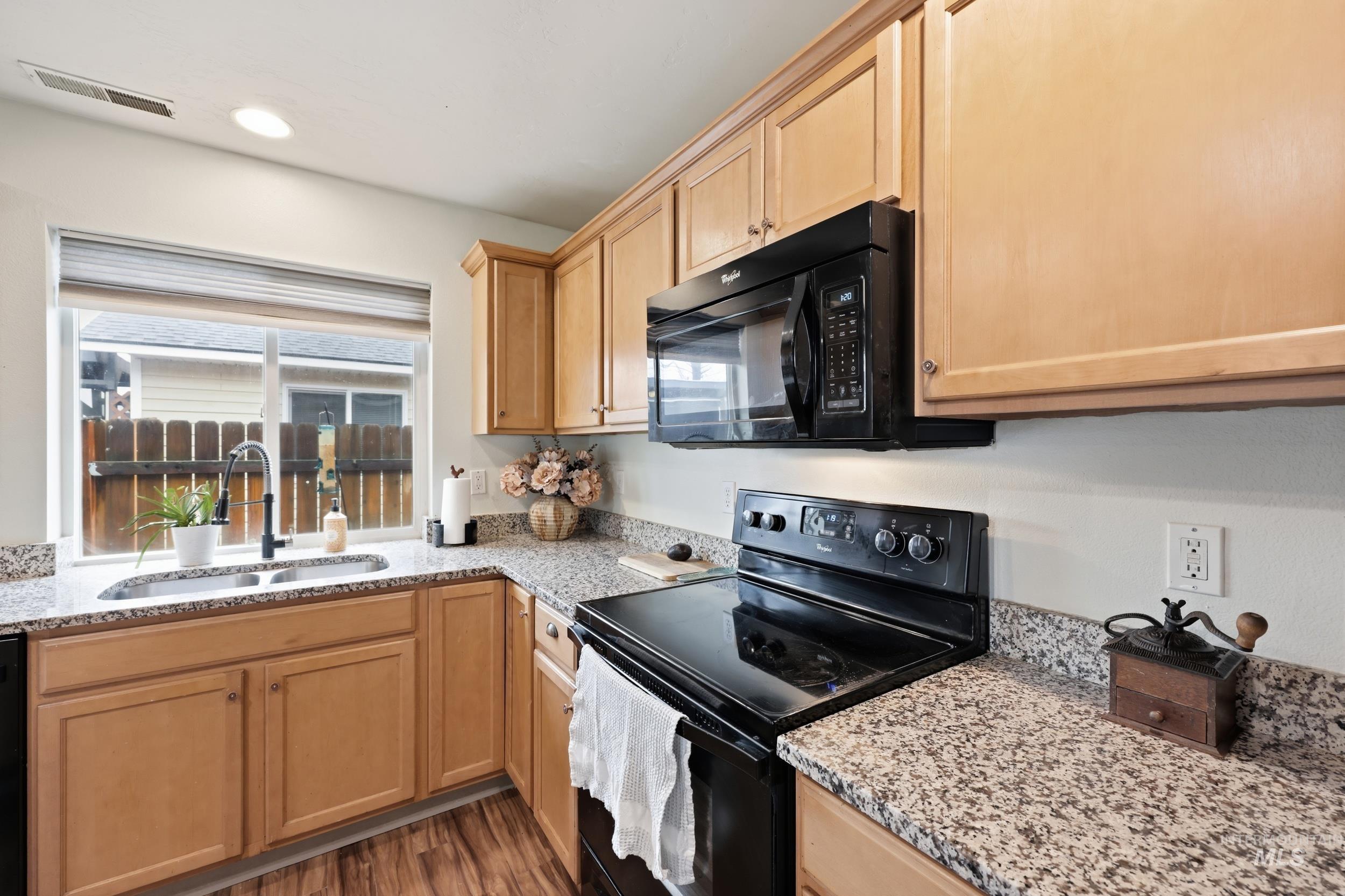 203 E Walcott Lake Dr., Middleton, Idaho 83644, 3 Bedrooms, 2 Bathrooms, Residential For Sale, Price $425,000, 98976059