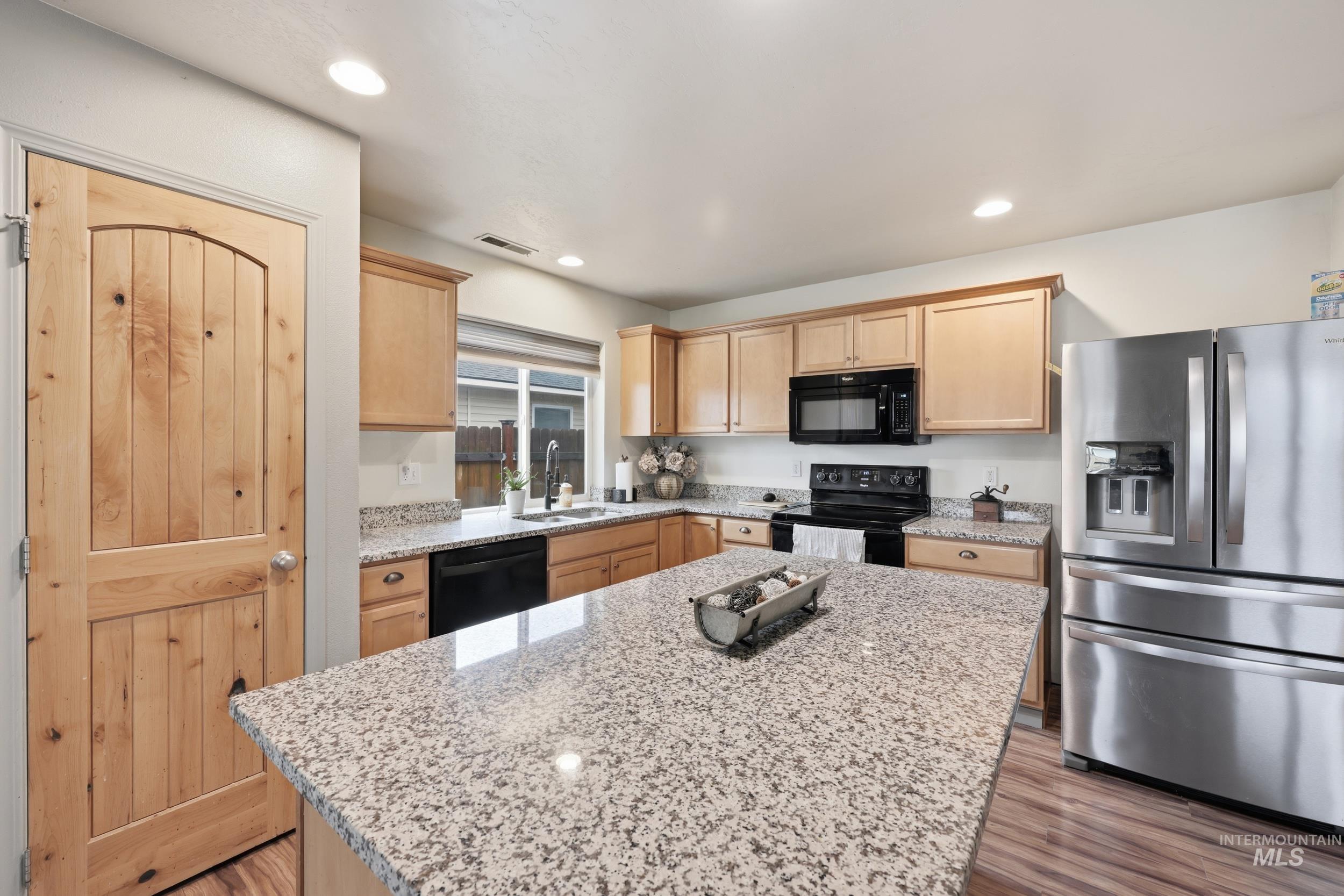 203 E Walcott Lake Dr., Middleton, Idaho 83644, 3 Bedrooms, 2 Bathrooms, Residential For Sale, Price $425,000, 98976059