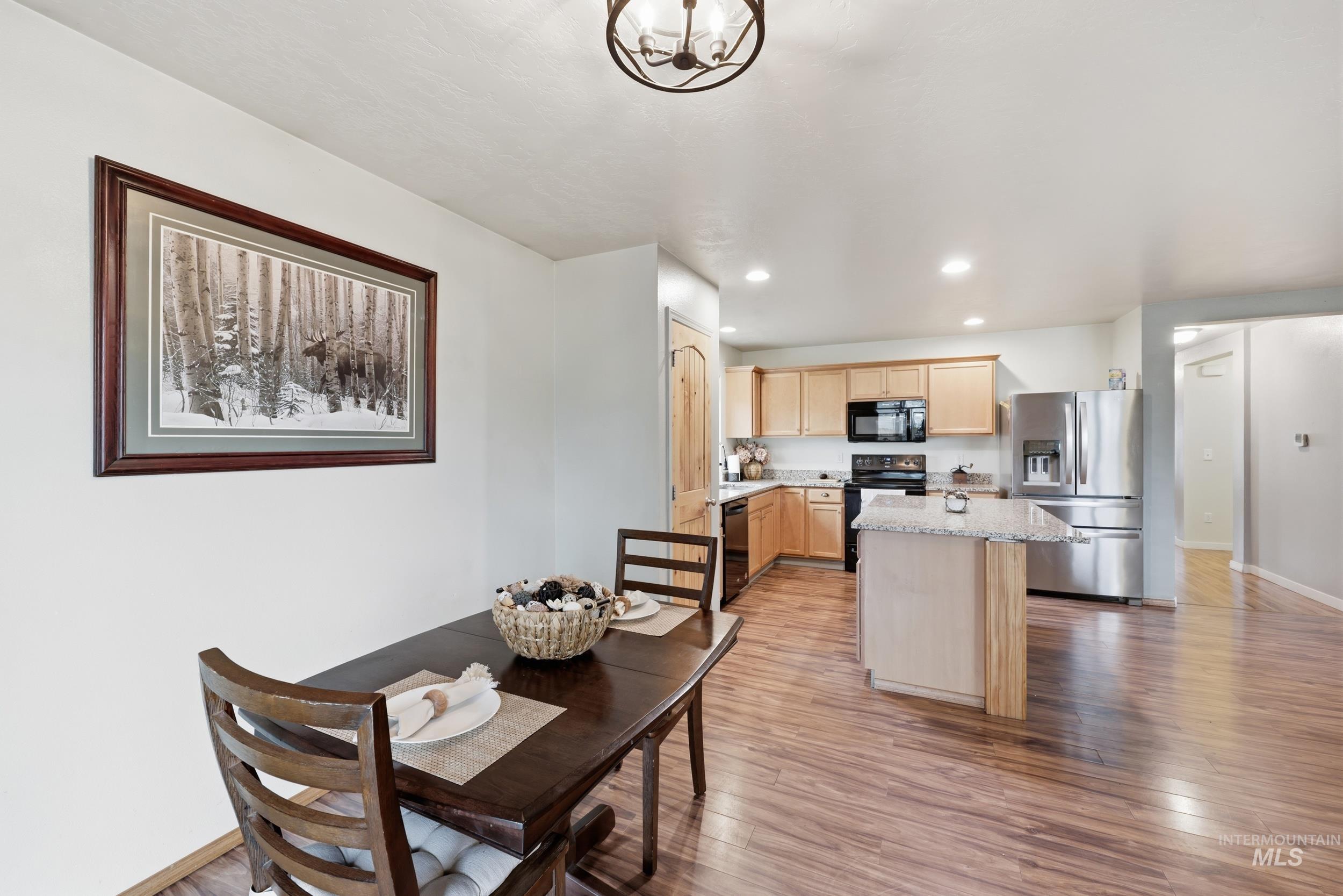 203 E Walcott Lake Dr., Middleton, Idaho 83644, 3 Bedrooms, 2 Bathrooms, Residential For Sale, Price $425,000, 98976059