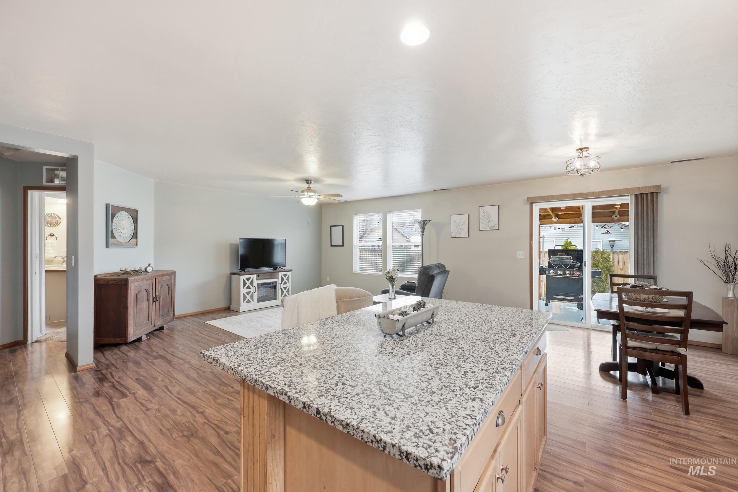 203 E Walcott Lake Dr., Middleton, Idaho 83644, 3 Bedrooms, 2 Bathrooms, Residential For Sale, Price $425,000, 98976059