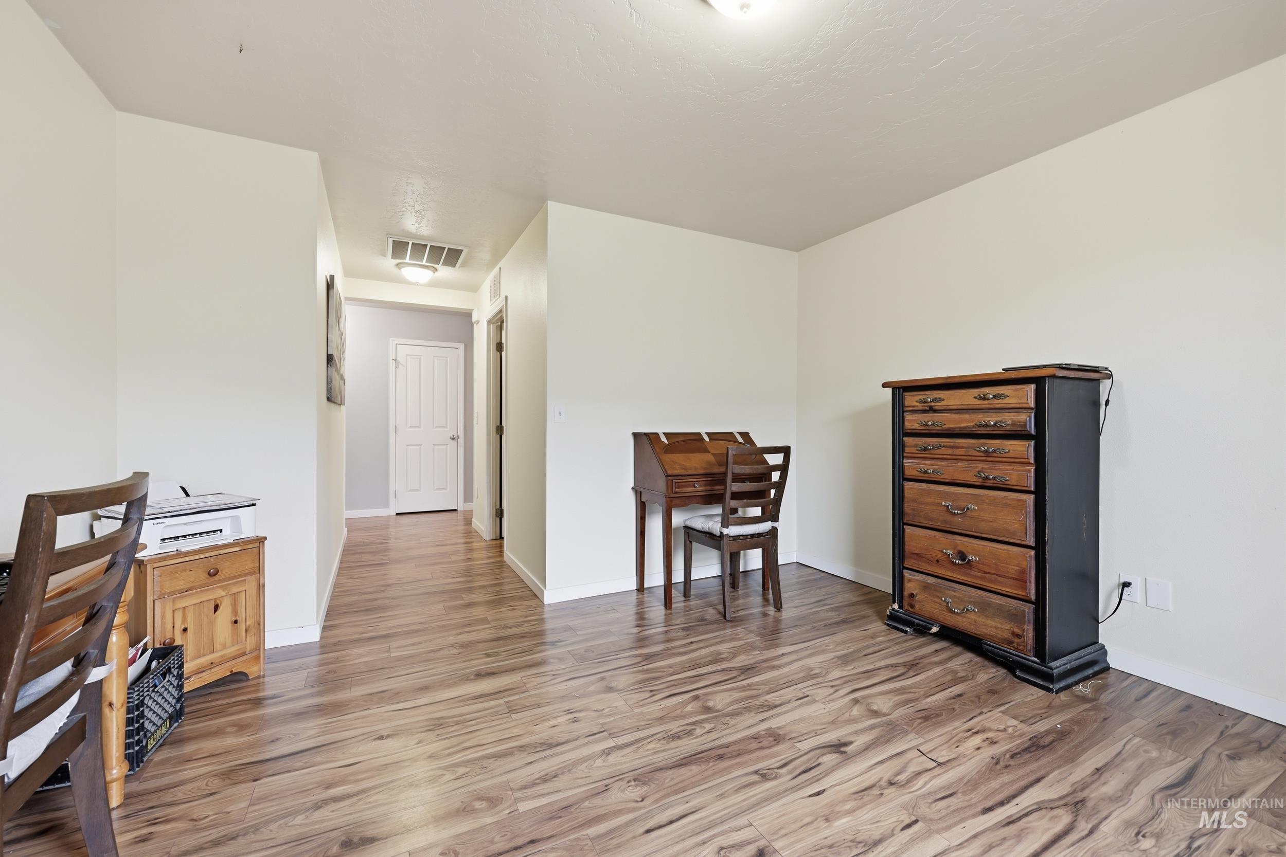 203 E Walcott Lake Dr., Middleton, Idaho 83644, 3 Bedrooms, 2 Bathrooms, Residential For Sale, Price $425,000, 98976059