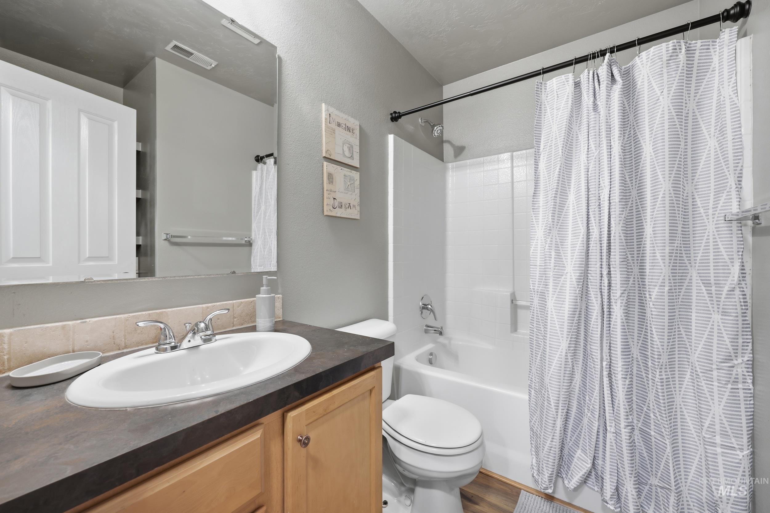 203 E Walcott Lake Dr., Middleton, Idaho 83644, 3 Bedrooms, 2 Bathrooms, Residential For Sale, Price $425,000, 98976059