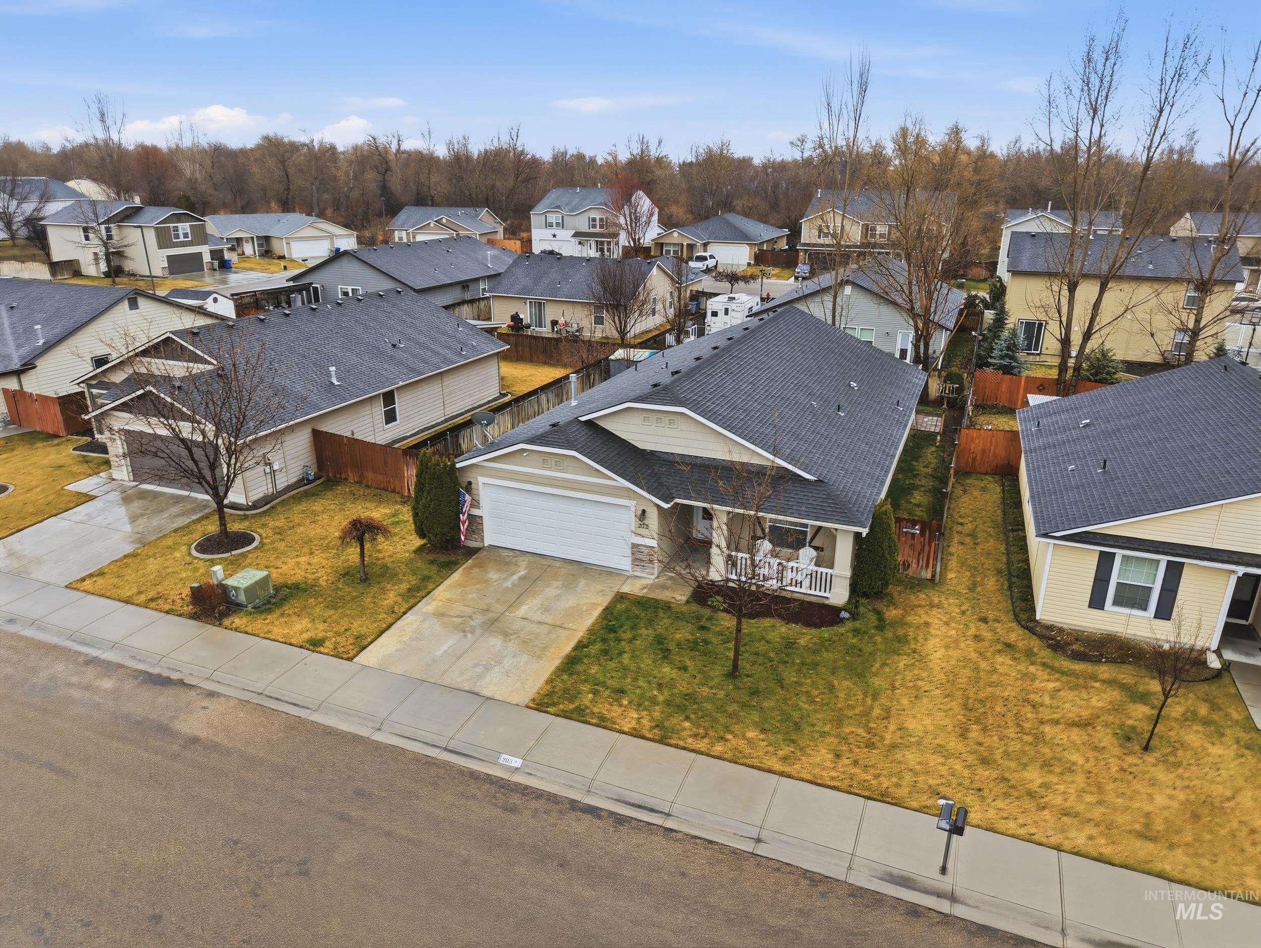 203 E Walcott Lake Dr., Middleton, Idaho 83644, 3 Bedrooms, 2 Bathrooms, Residential For Sale, Price $425,000, 98976059