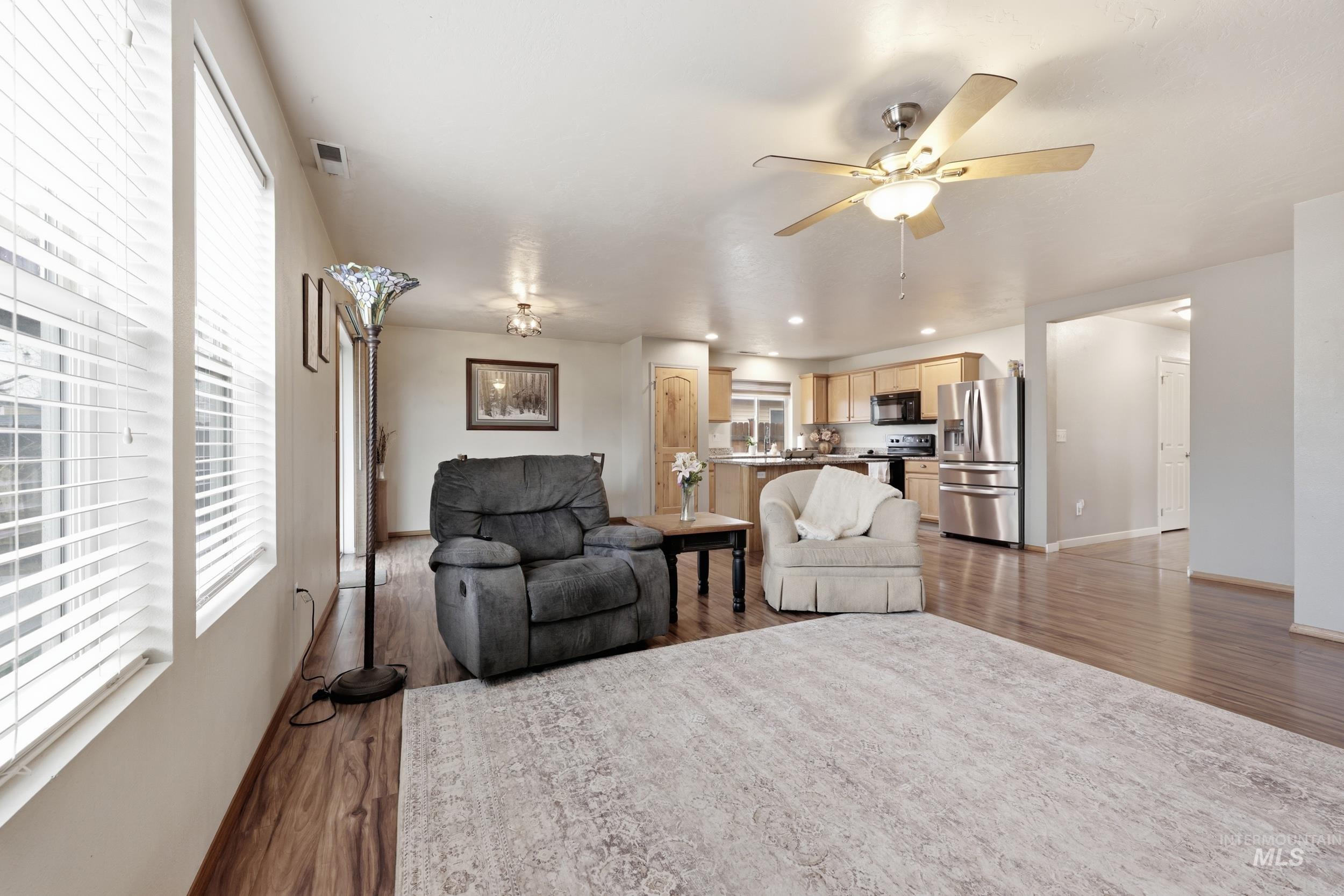 203 E Walcott Lake Dr., Middleton, Idaho 83644, 3 Bedrooms, 2 Bathrooms, Residential For Sale, Price $425,000, 98976059