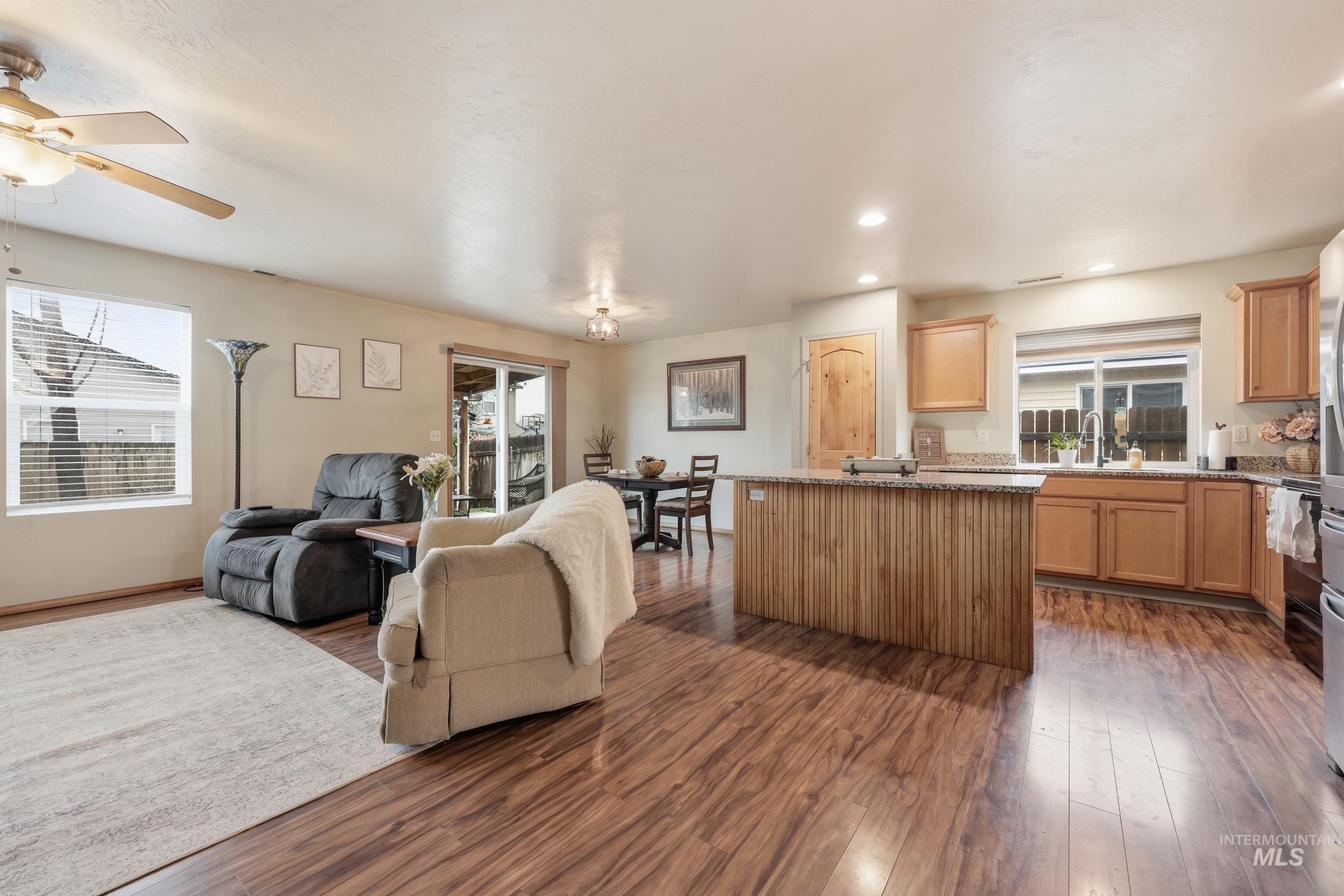 203 E Walcott Lake Dr., Middleton, Idaho 83644, 3 Bedrooms, 2 Bathrooms, Residential For Sale, Price $425,000, 98976059