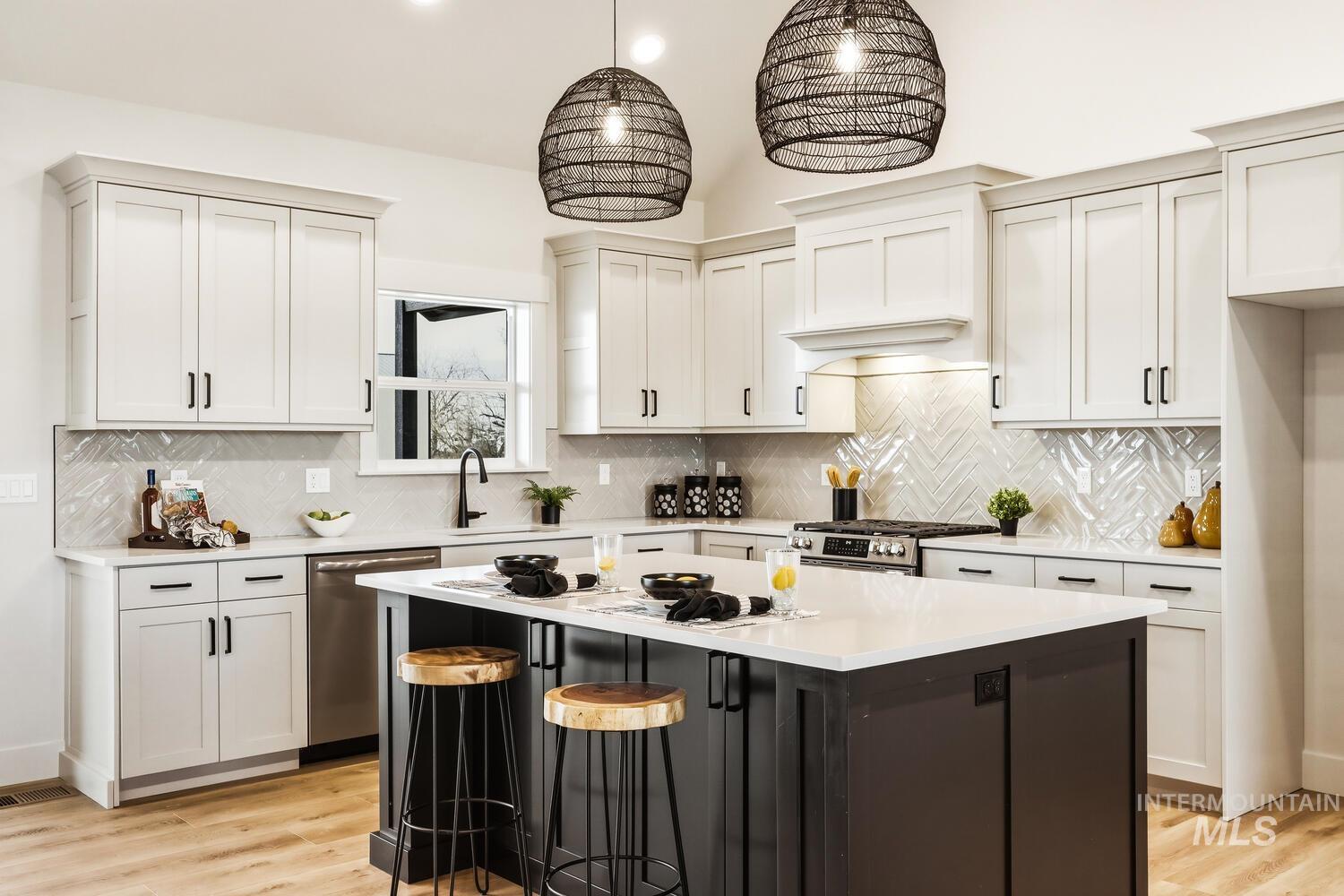 4653 E Idaho St, New Plymouth, Idaho 83655, 3 Bedrooms, 2 Bathrooms, Residential For Sale, Price $924,950, 98976064